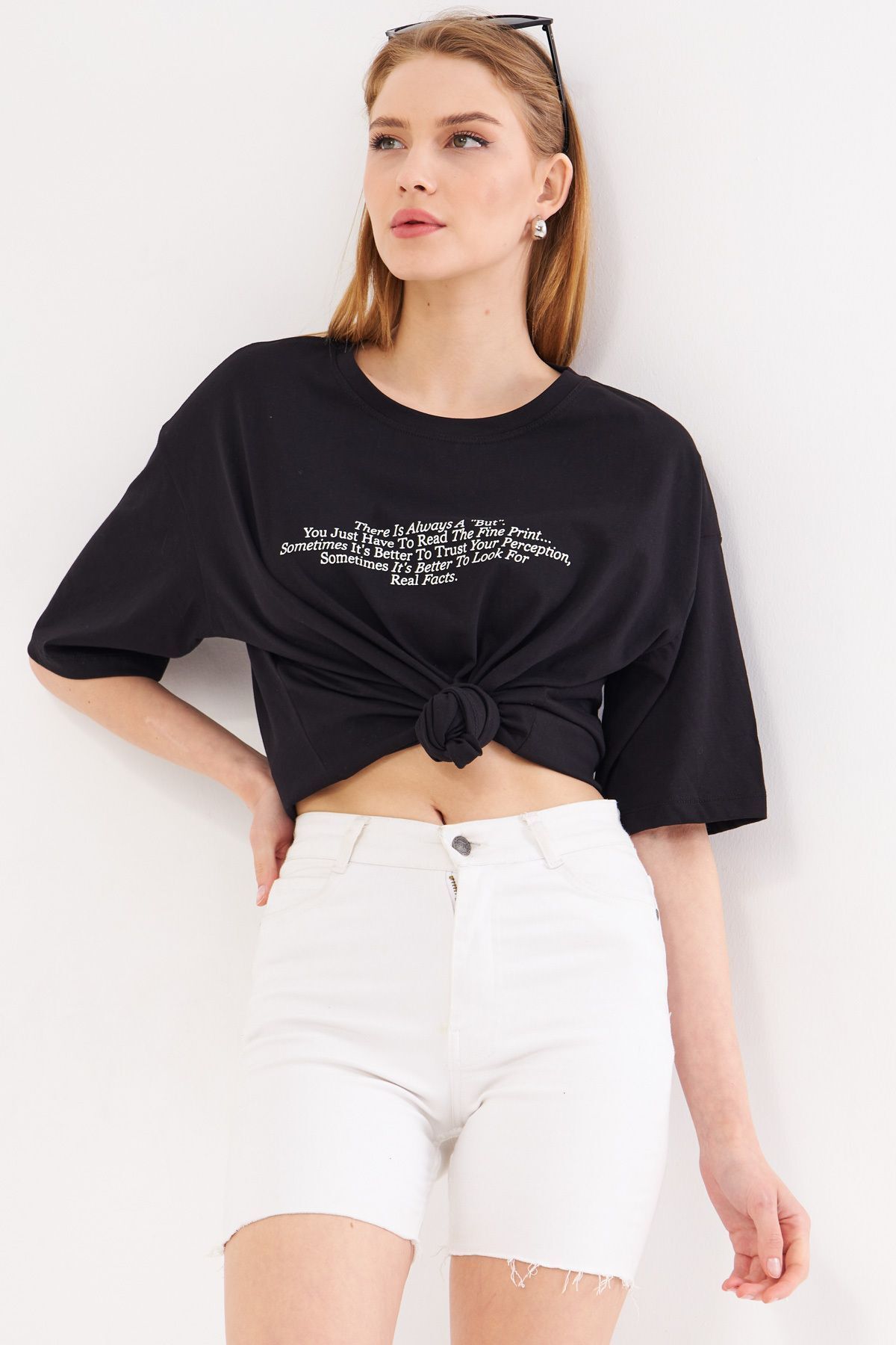 Woman Black Round Yaka in front of the Oversize T-shirt ARM-24Y024013