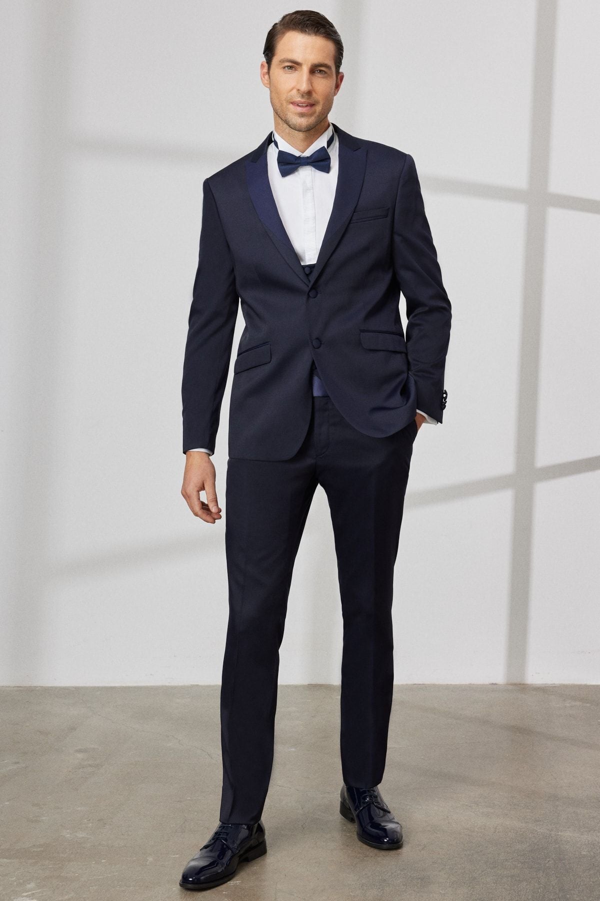 Men's Navy Blue Slim Fit Narrow Cut Swallow Collar Amelor West Tuxedo Set