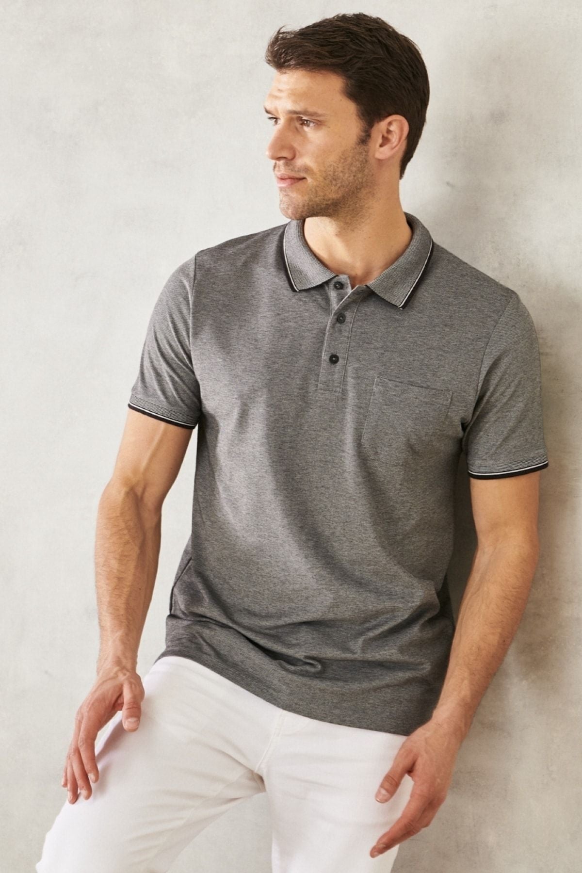 Men -drawn cotton fabric regular fit comfortable cut black curved polo collar t -shirt