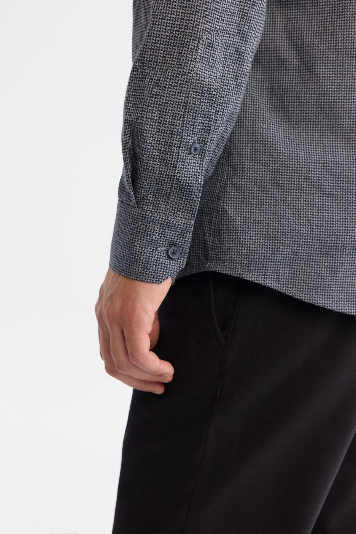 Men's Navy Blue button collar 100 %cotton flannel shirt A42Y2002