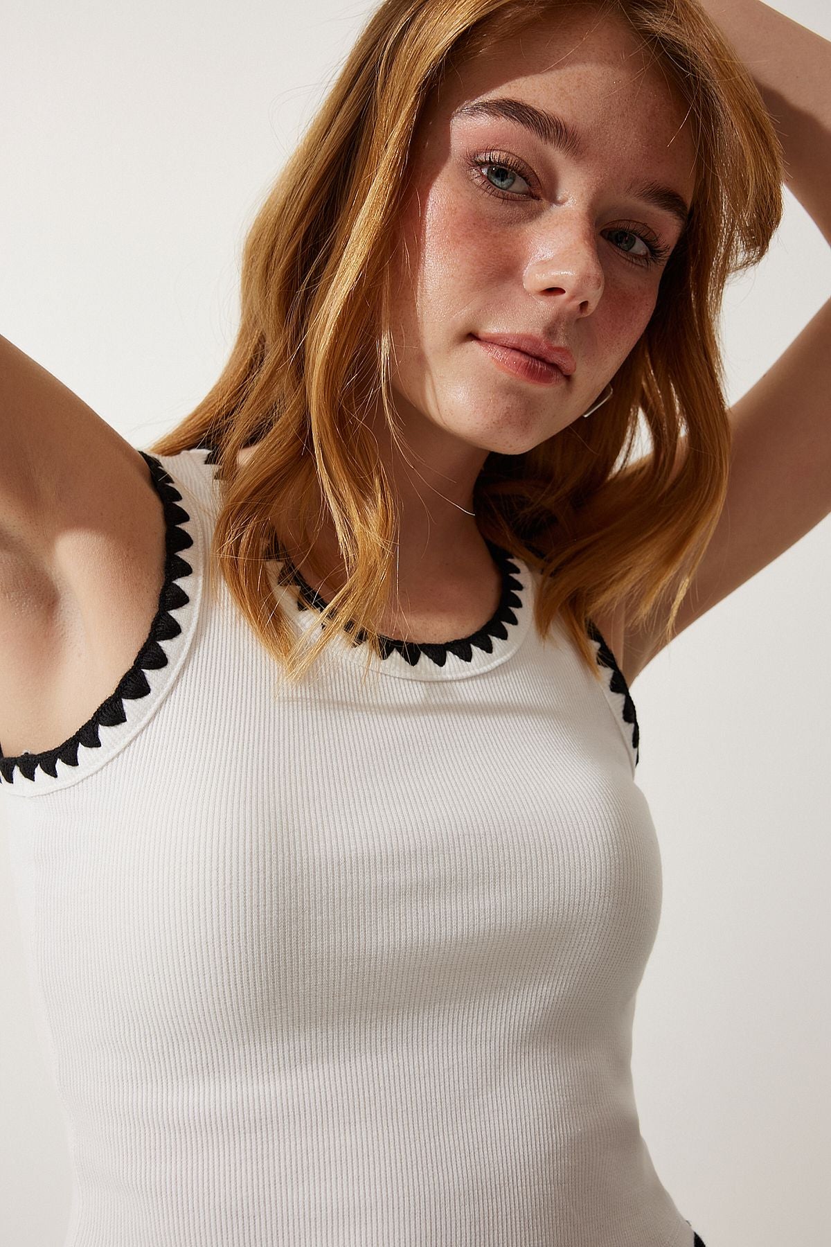Women's White Processing Detailed Crop Knitting blouse HF00451