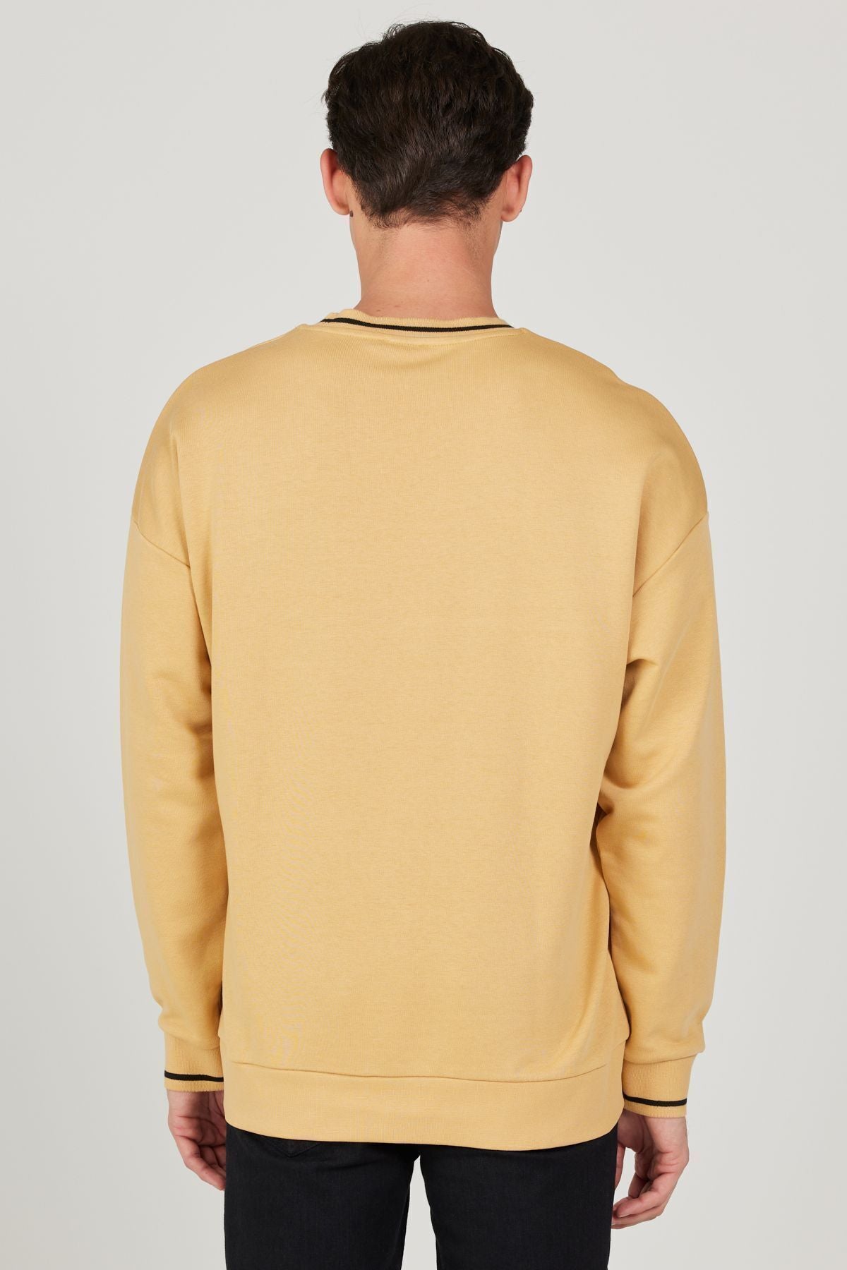 Men's mustard overwhelm