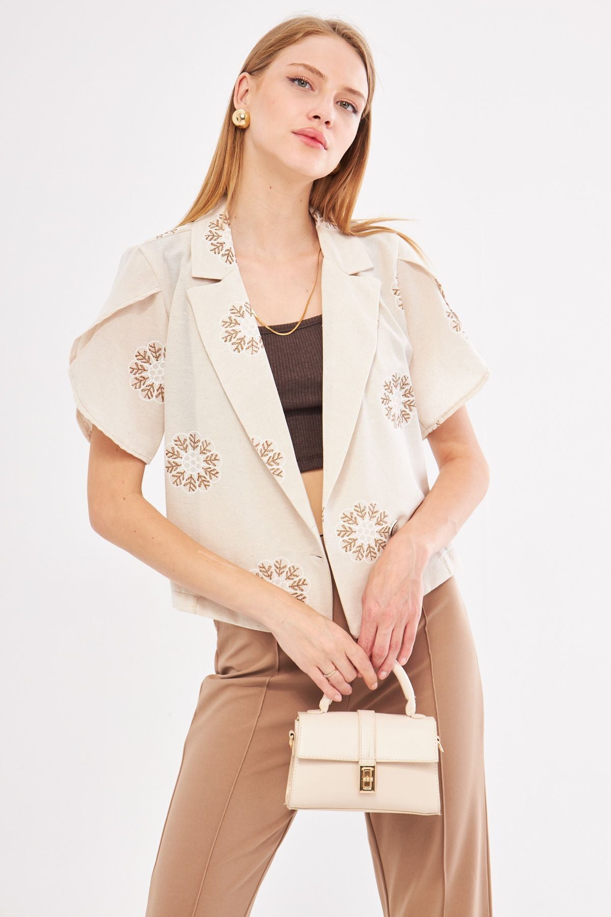 Woman Light Coffee Linen-Looking Patterned Left Slit Crop Short Sleeve Jacket ARM-24Y001095