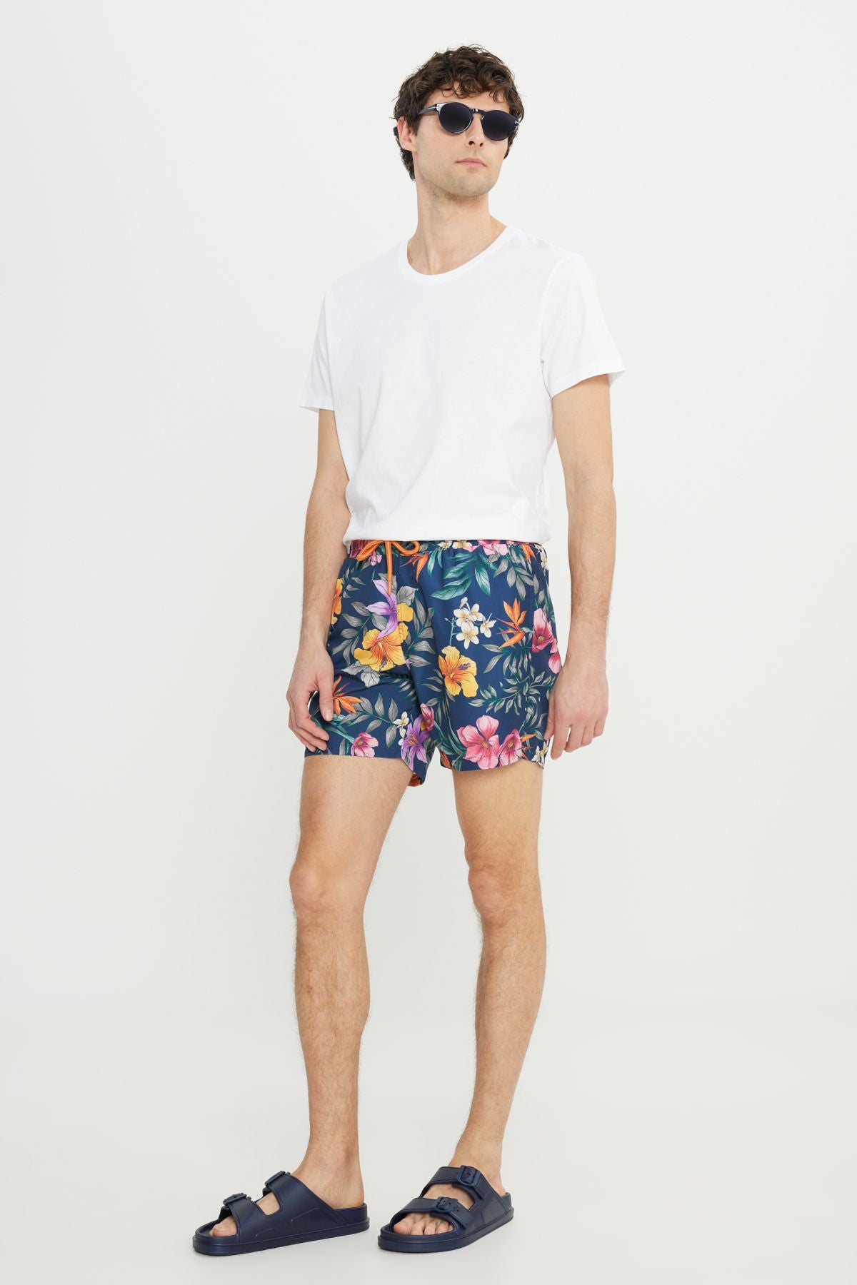 Men's navy blue standard fit normal cutting pocket quickly dry patterned swimsuit sea shorts