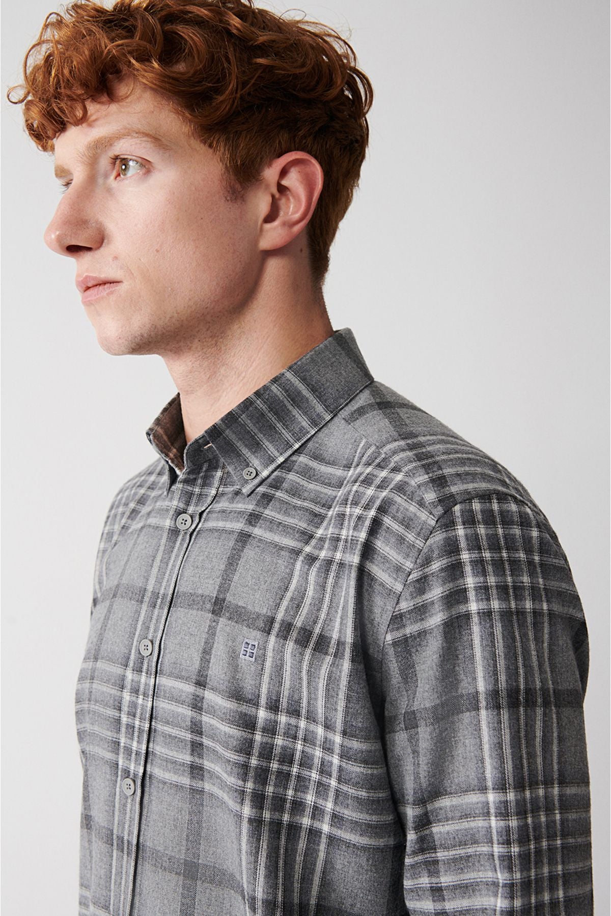 Men's gray button collar plaid flannel shirt A32Y2062