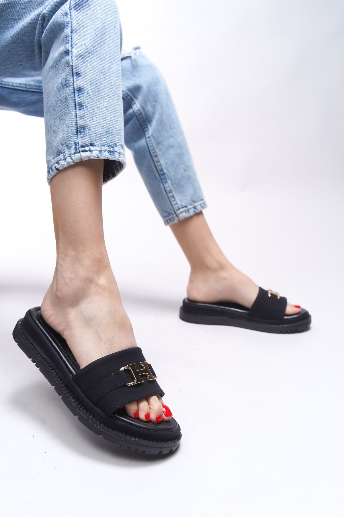 Kazigneil Woman Slippers 0012600 Black