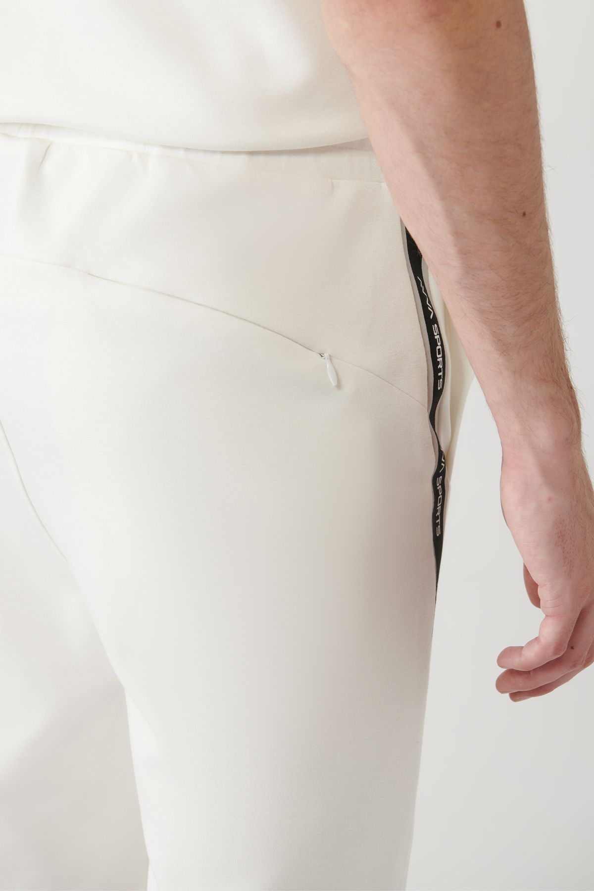 Men's White Side Pocket Printed Soft Touch shorts A41y3645