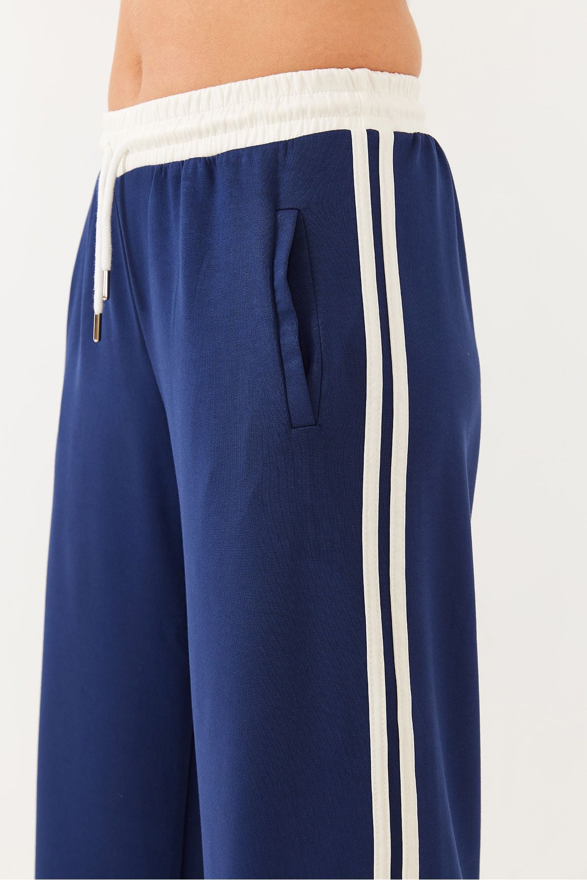 Detailed fabric pants with women's garnish 60251837