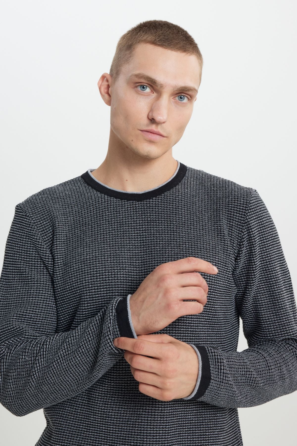 Men's black-gray standard fit normal cut bike collar knitwear sweater