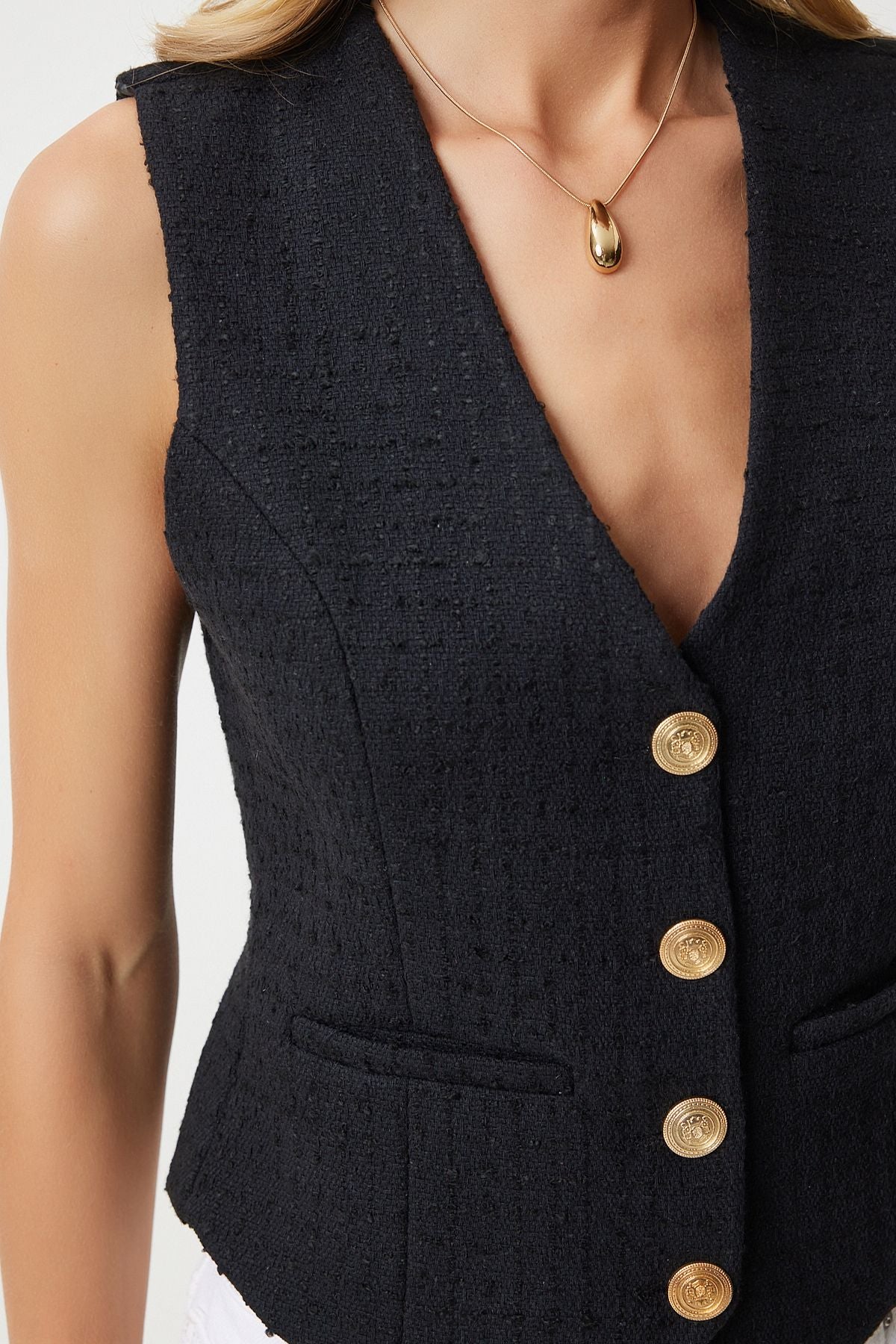 Female black metal button detailed tüvit vest to001111