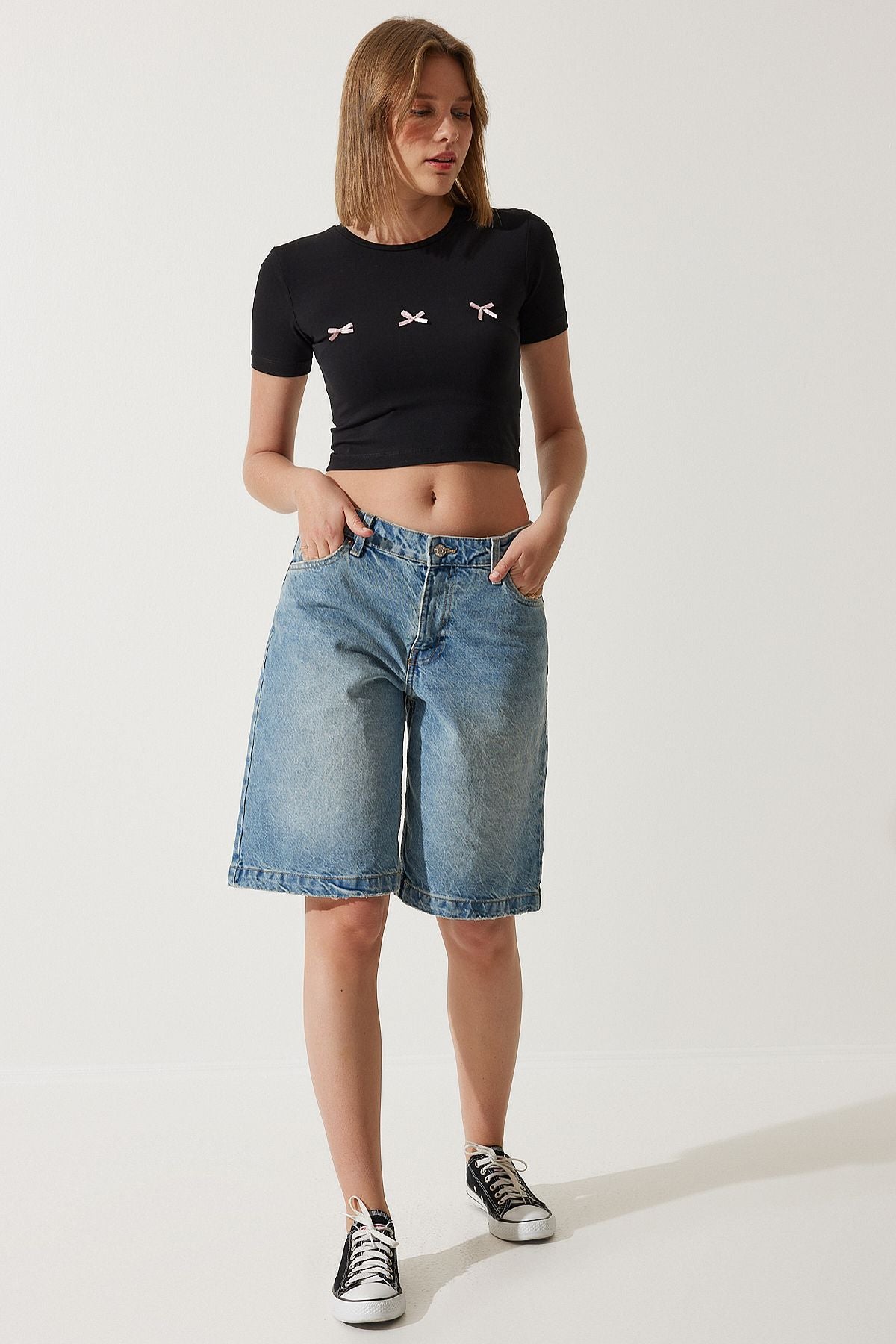 Female Black Bow Detail Crop T-Shirt MC00279