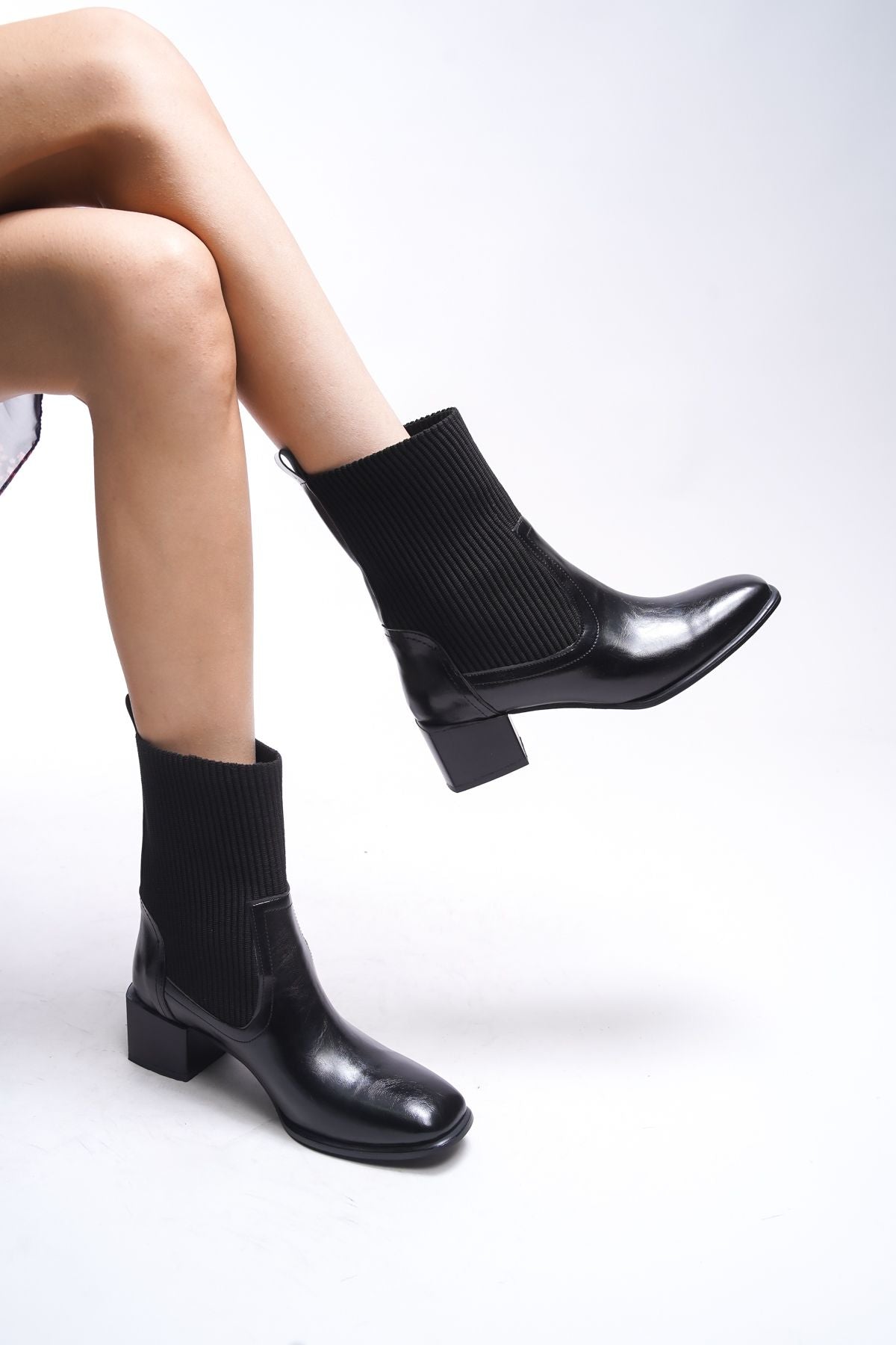 Raecnui Woman Pointed Nose rubber boat 00126060 Black wrinkle patent patent leather