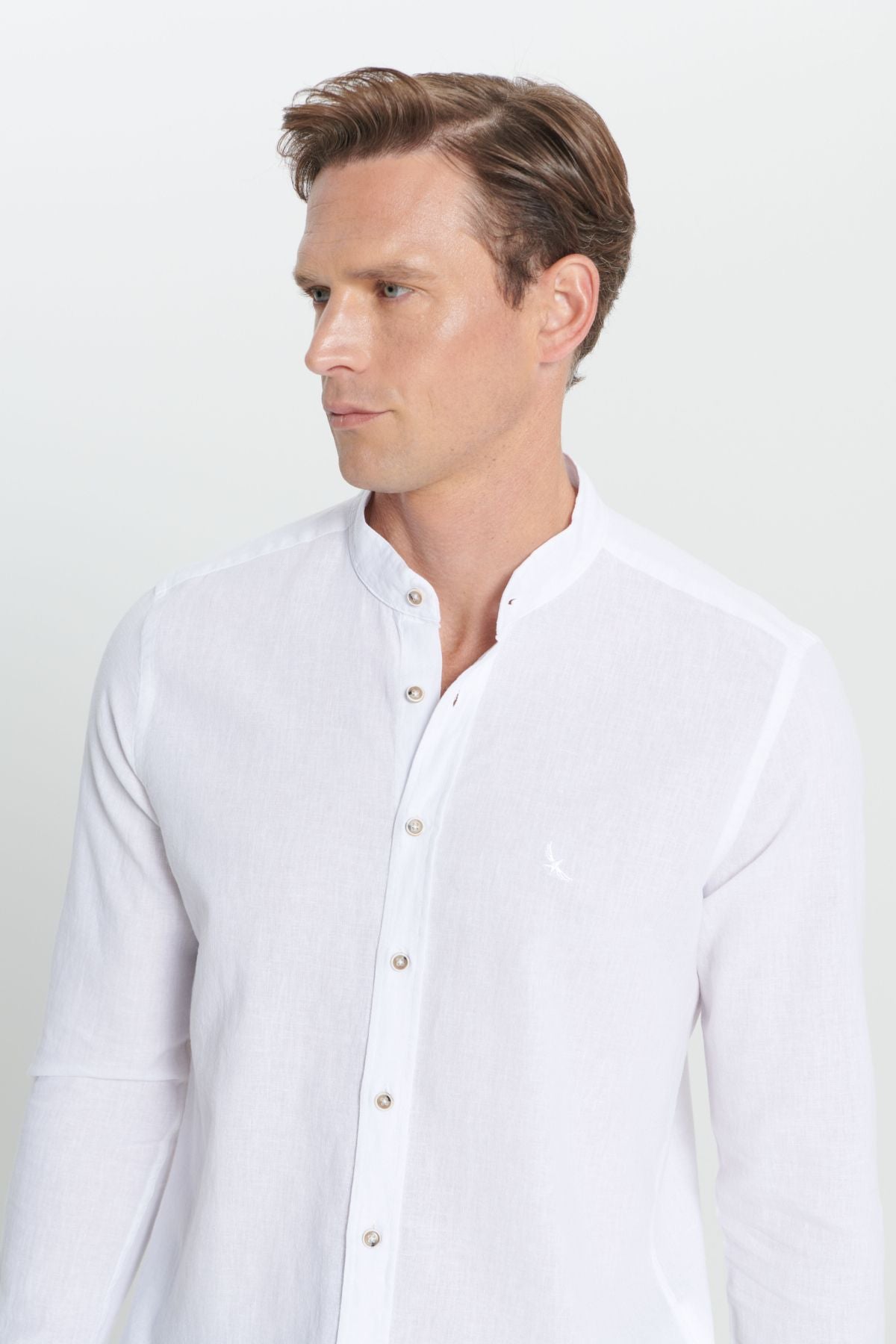 Men's white slim fit narrow cut dominant collar linen shirt