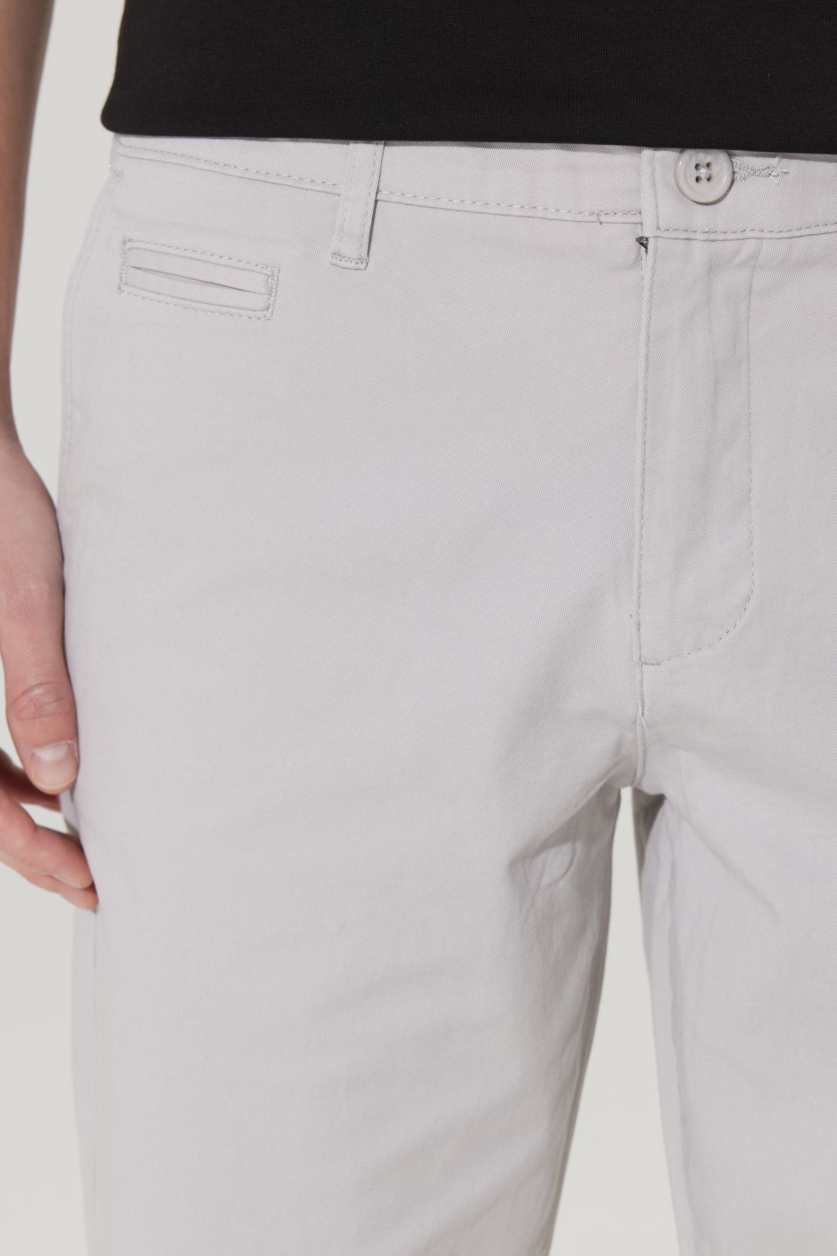 Slim fit narrow cutting side pocket chino shorts