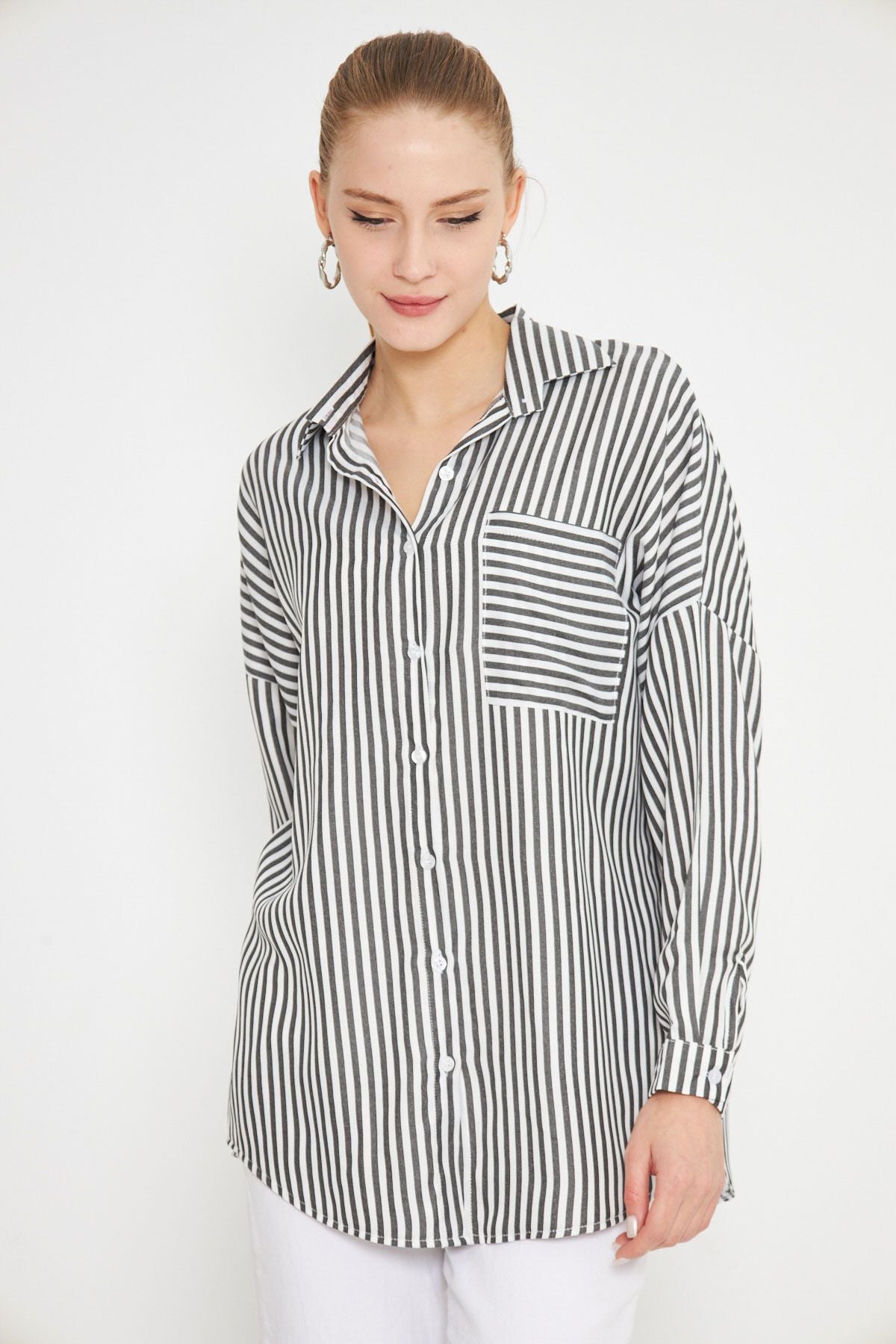 Women's black-and-white striped long arm pocket detailed back Pleated Oversize shirt ARM-25K001069