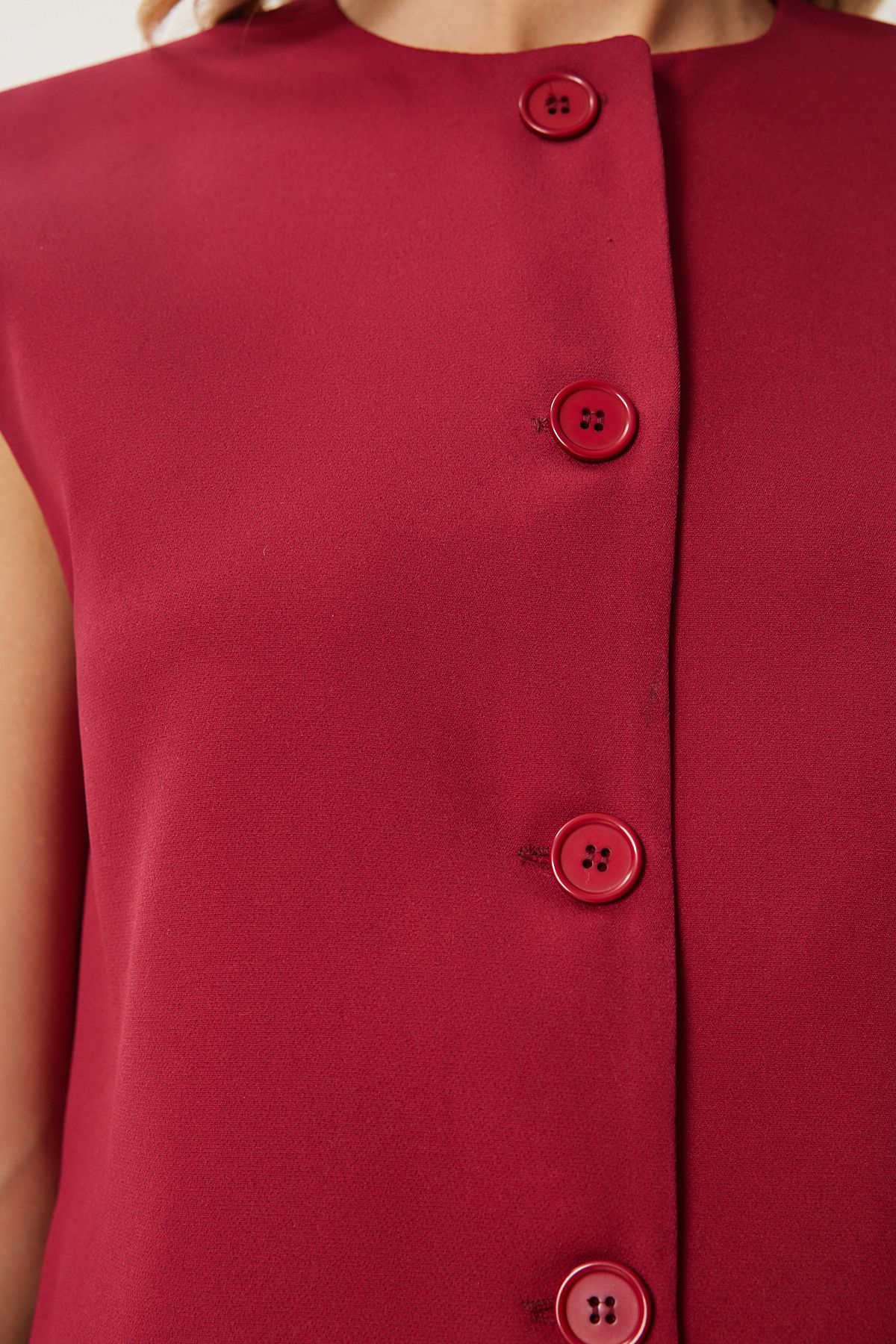 Female Crop weaving with burgundy button to00159