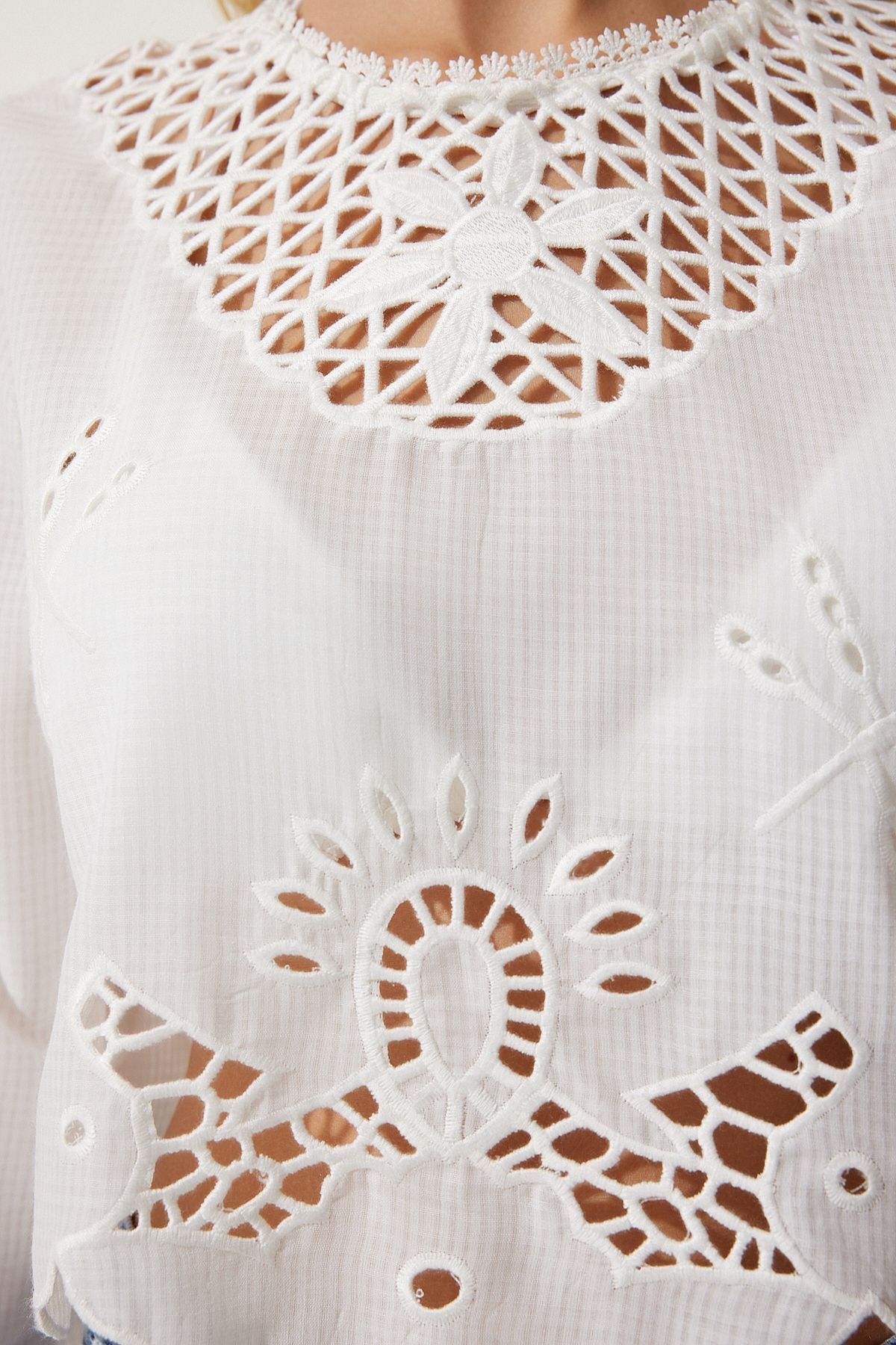 Woman White Fisto Crop knitted blouse es00148