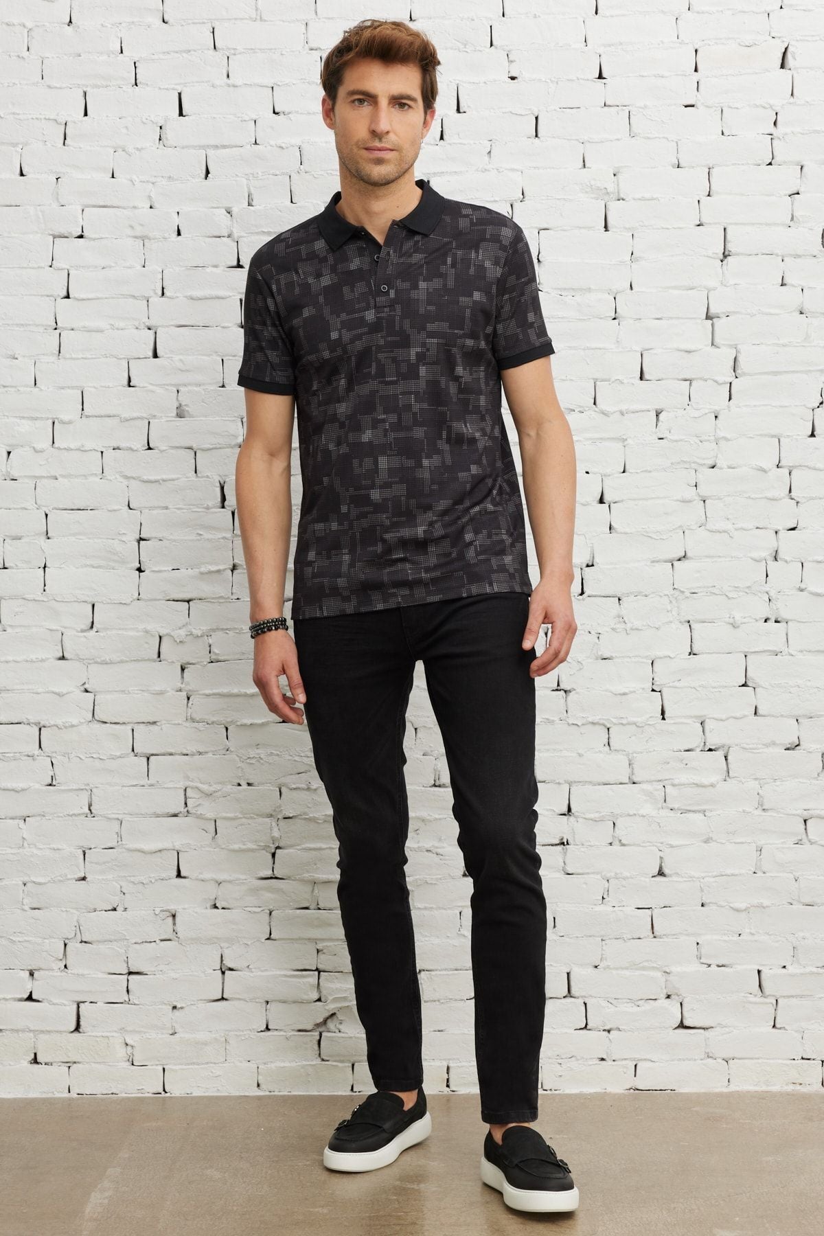 Men's black slim fit narrow cut polo collar cotton printed t -shirt