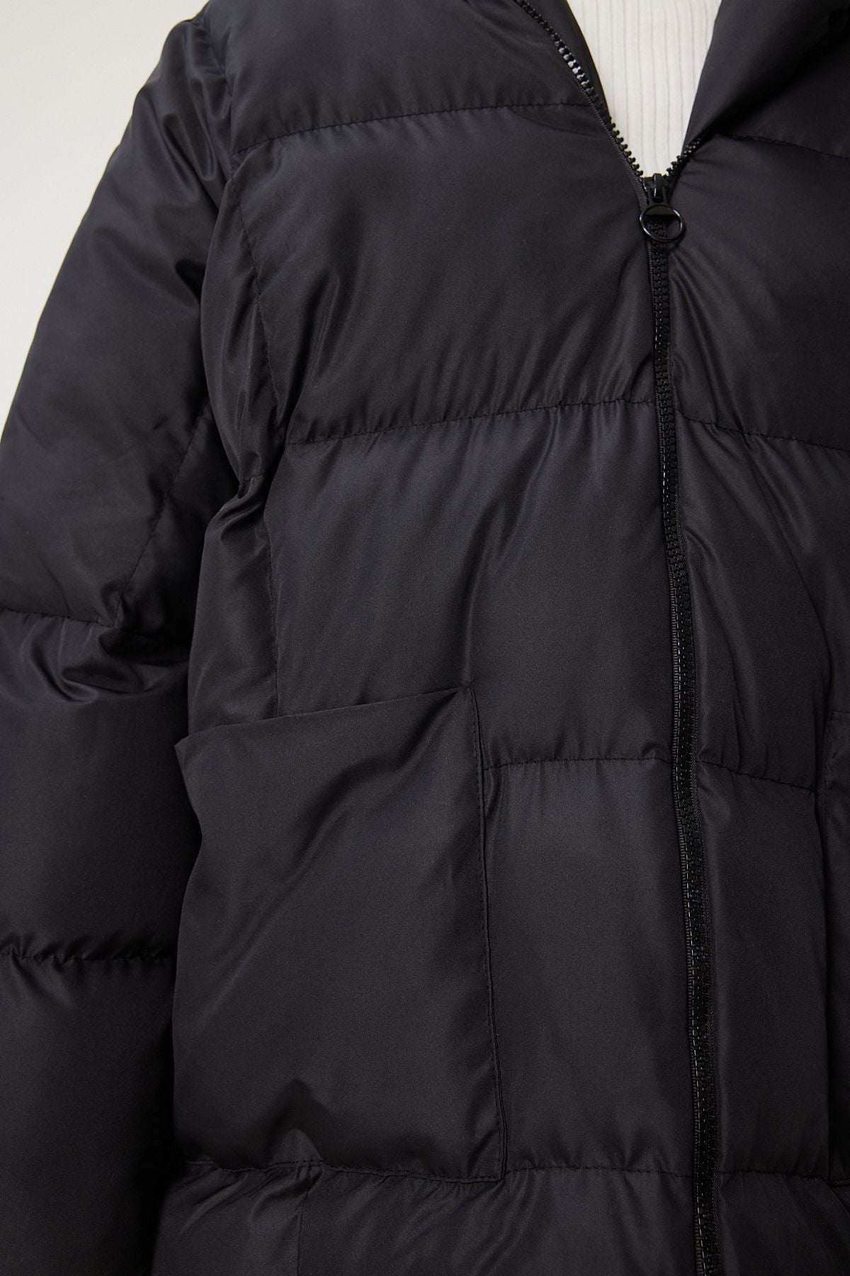 Woman black hooded oversiz swelling coat rv00002