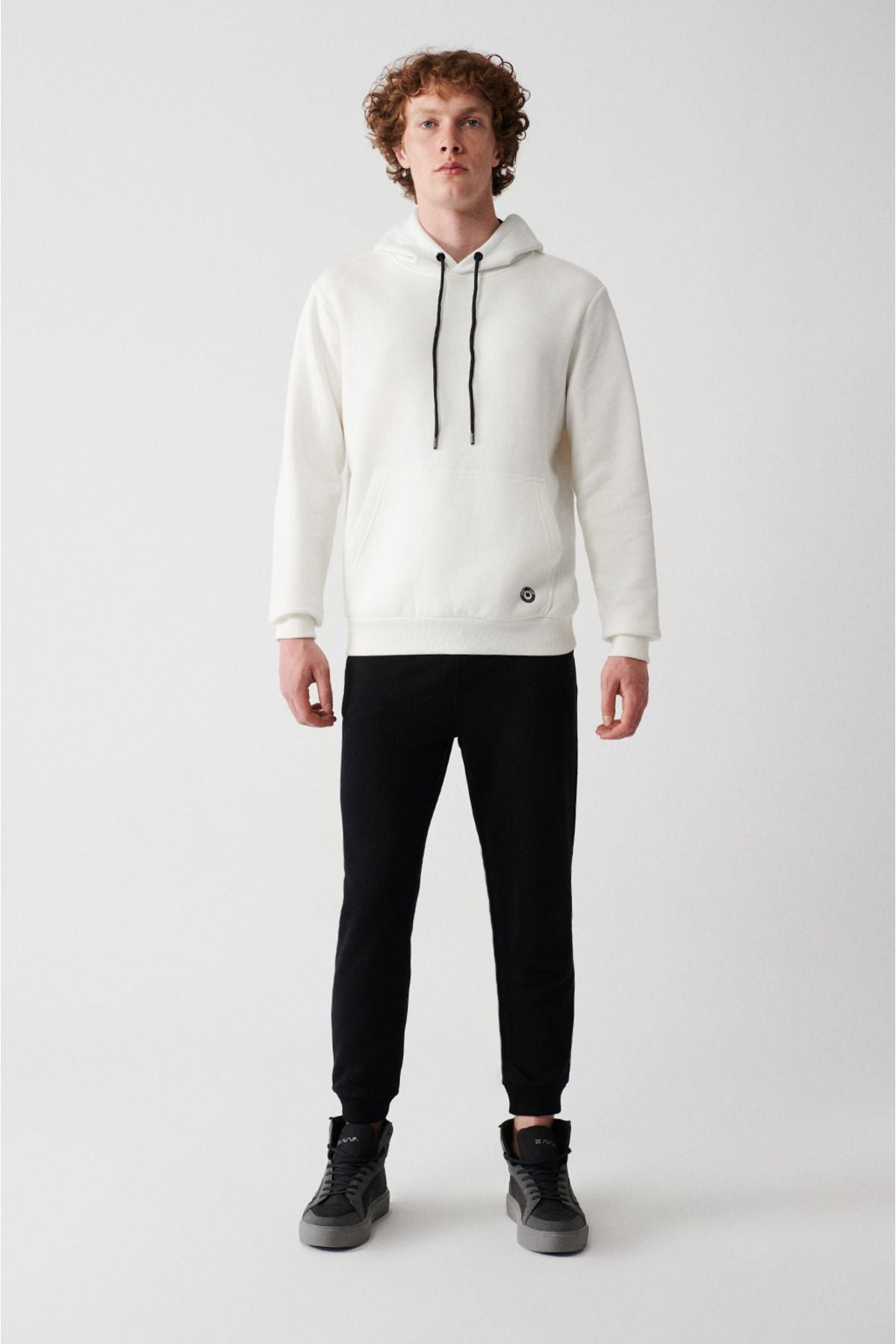 Men's white hooded 3 -squeezed cotton sweatshirt E001018
