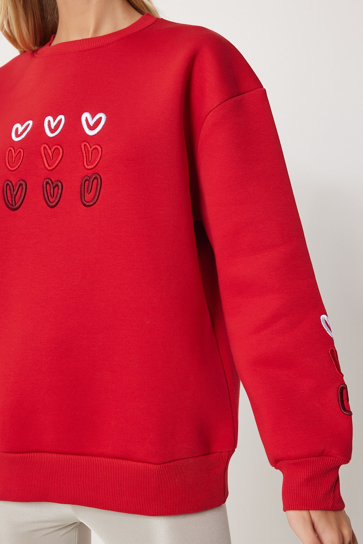 Woman Red Heart Embroidered Sweatshirt OW00004