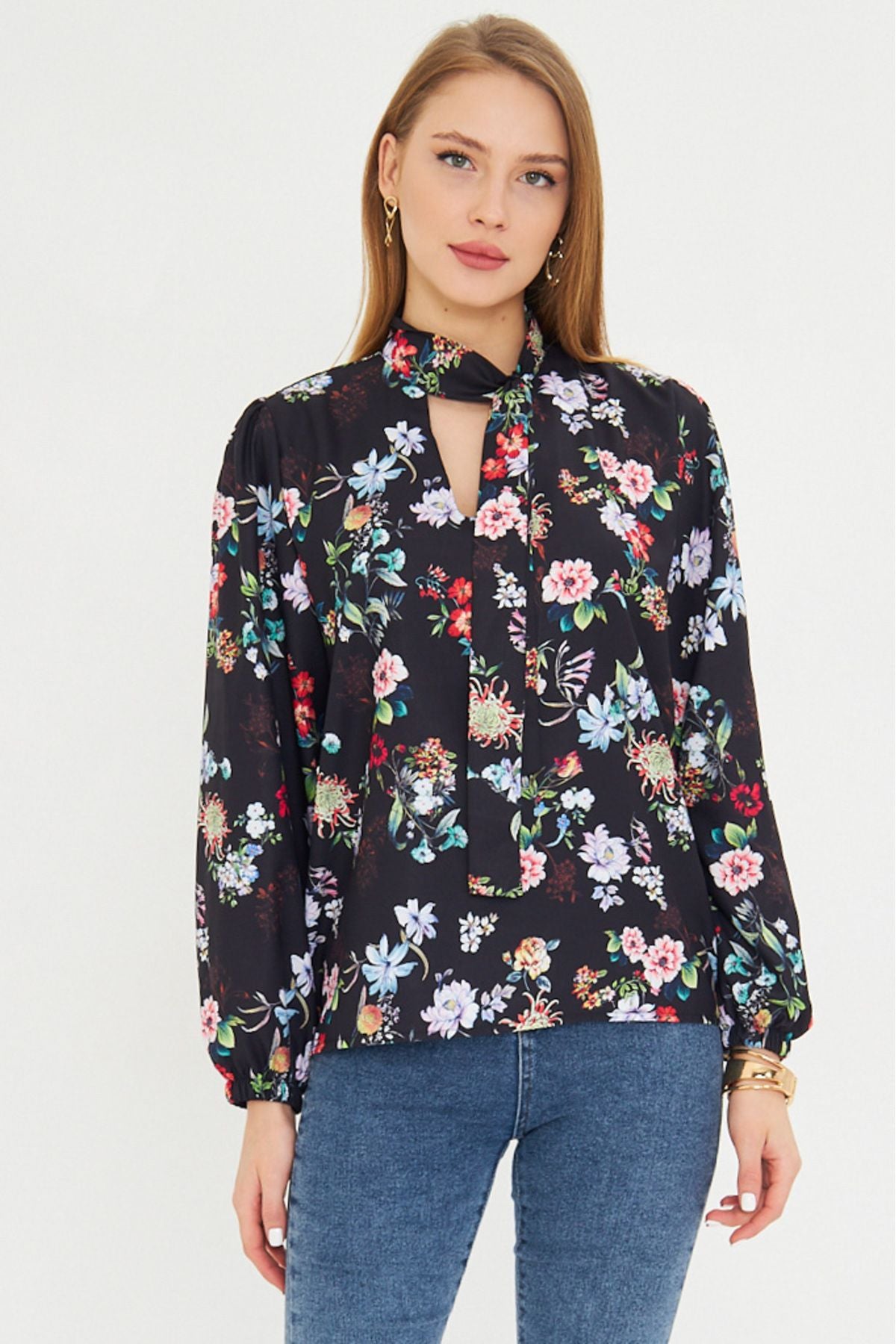 Female black collar connecting arm tire blouse ARM-25K001096