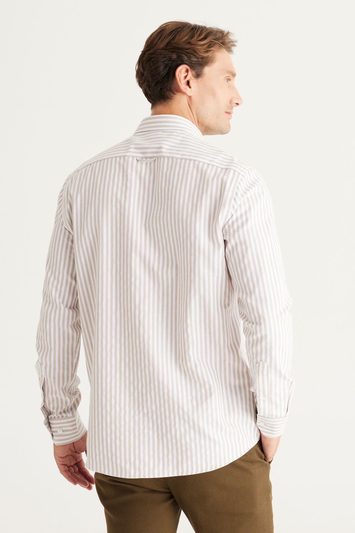 Men's beige-white slim fit narrow cut buttoned collar cotton striped shirt