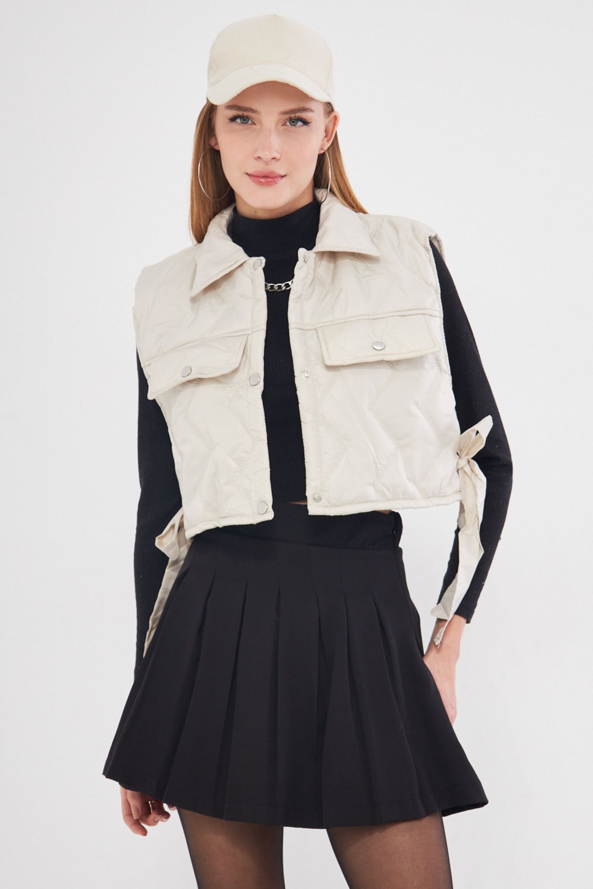 Female Beige Sides Binding Detailed Pocket Crop Vest ARM-25K025007