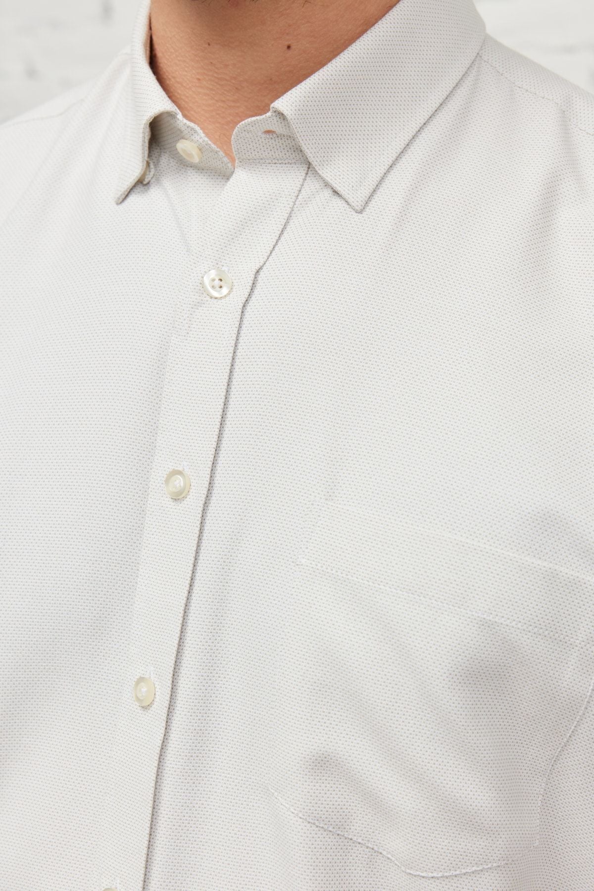 Men's white-bej comfort fit comfortable cut buttoned collar pocket Amesty Short Sleeve Shirt