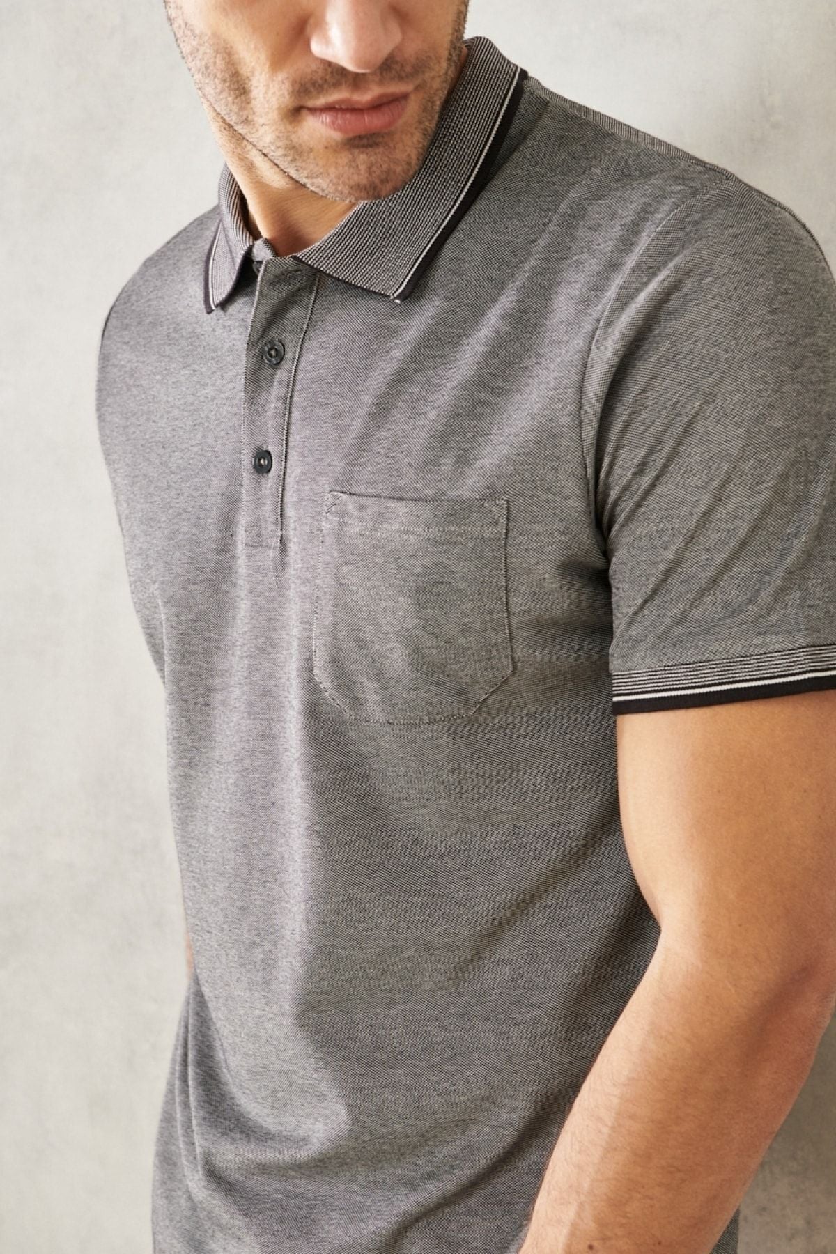 Men -drawn cotton fabric regular fit comfortable cut black curved polo collar t -shirt