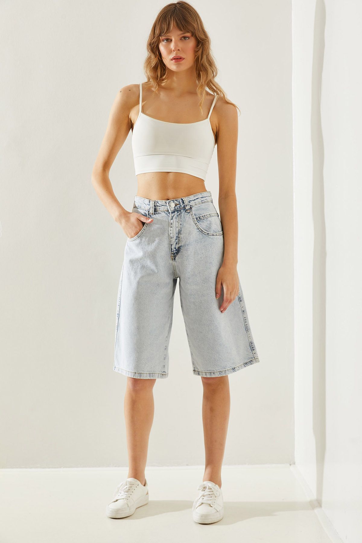 WOMEN'S Snow Washing Rear Belt Detail Baggy Shabby Shorts 60251174