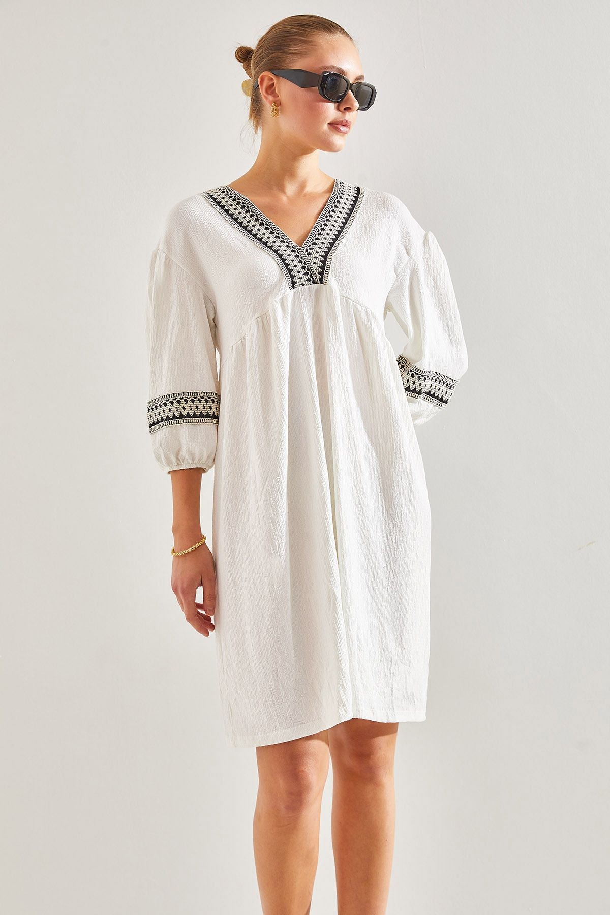 Women's collar and sleeve embroidery dress 60201008