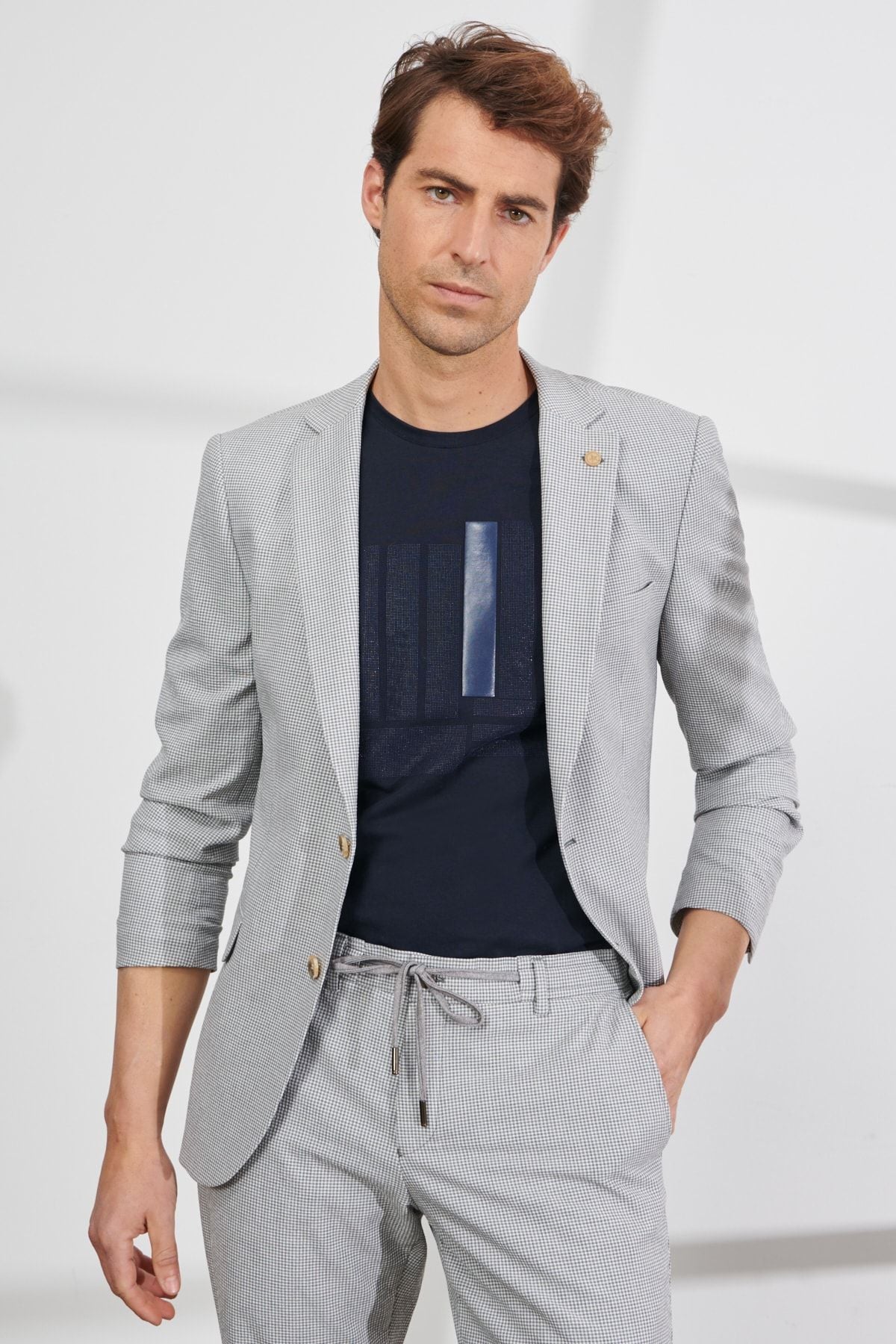 Men's gray slim fit narrow cutting mono collar wafer patterned suit suits