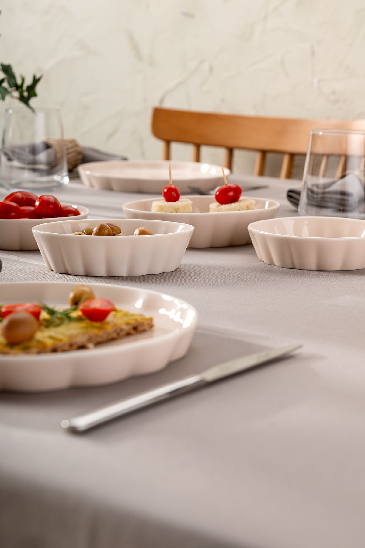 Cozy 14 pieces of 6 people breakfast set pink