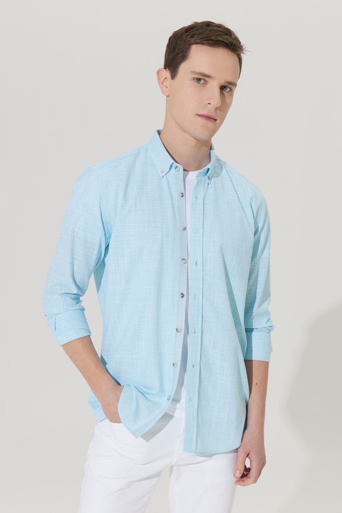 Male turquoise slim fit narrow cut buttoned collar linen look 100 %cotton pennant shirt