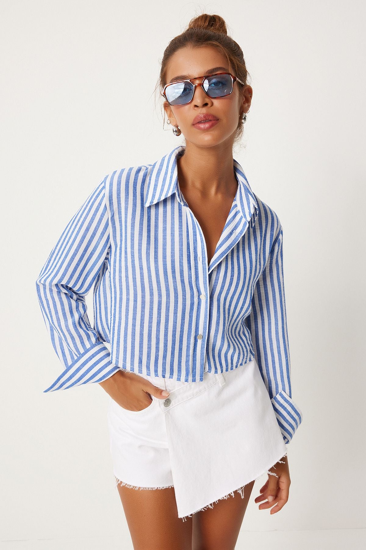 Women's Blue White Obedness Detailed Striped Crop Shirt FN03259