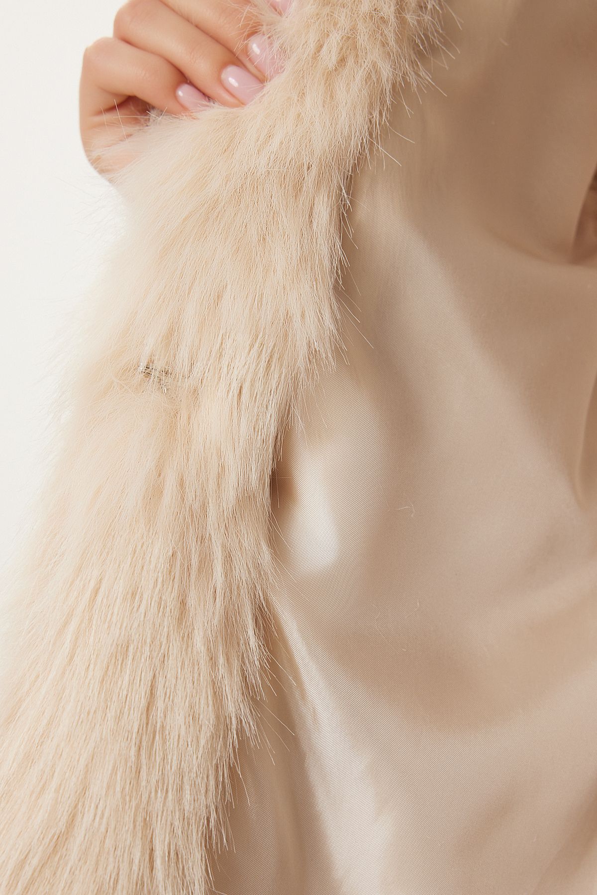 Women's Cream Artificial Fur Vest YL00004