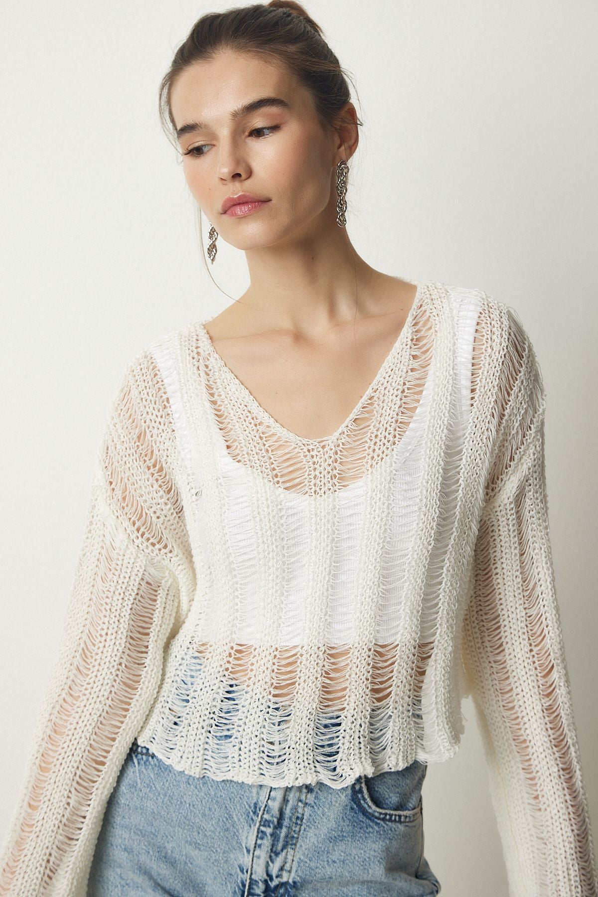 Woman White V -Yaka Torn Detailed Seasonal Crop Knitwear Kazakh Ki00091