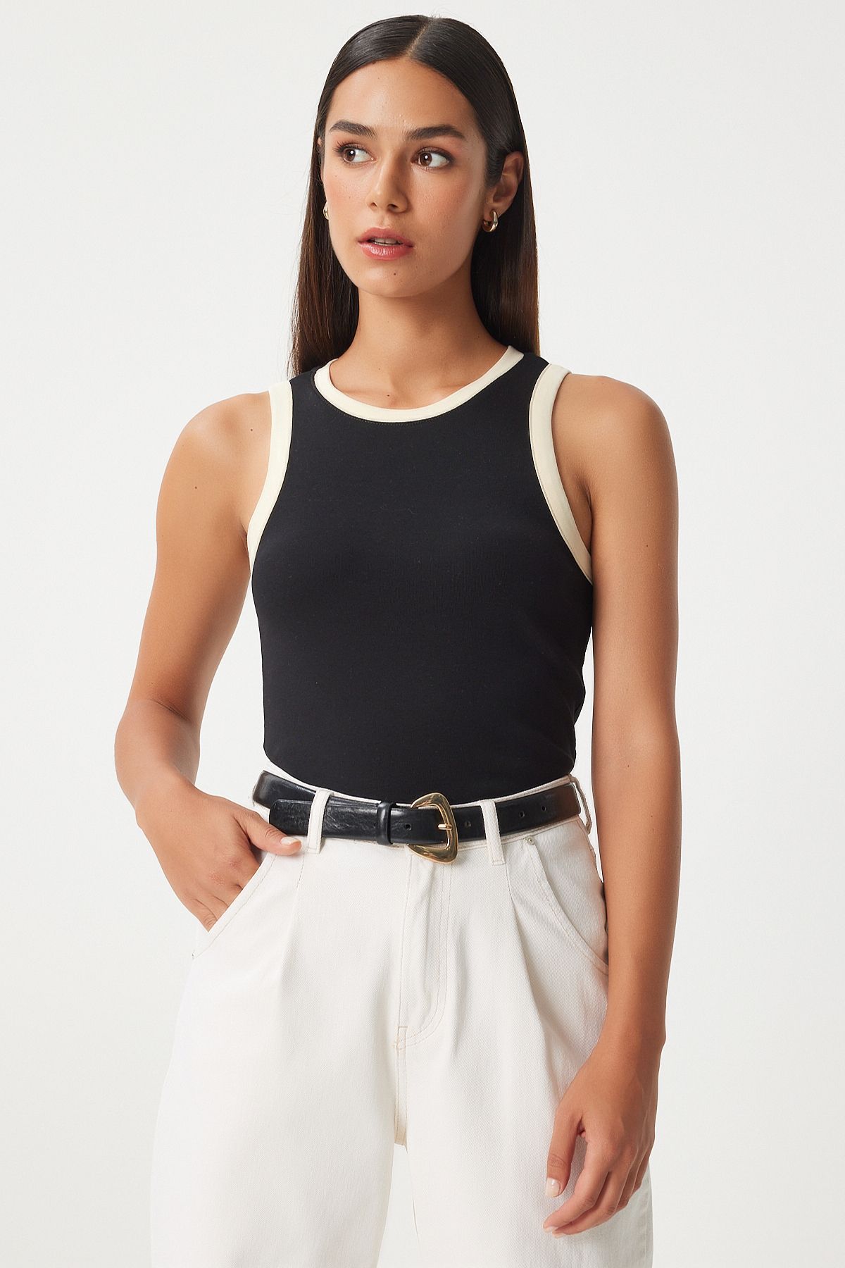 Female black cream sleeveless contrast colored blouse FK00010