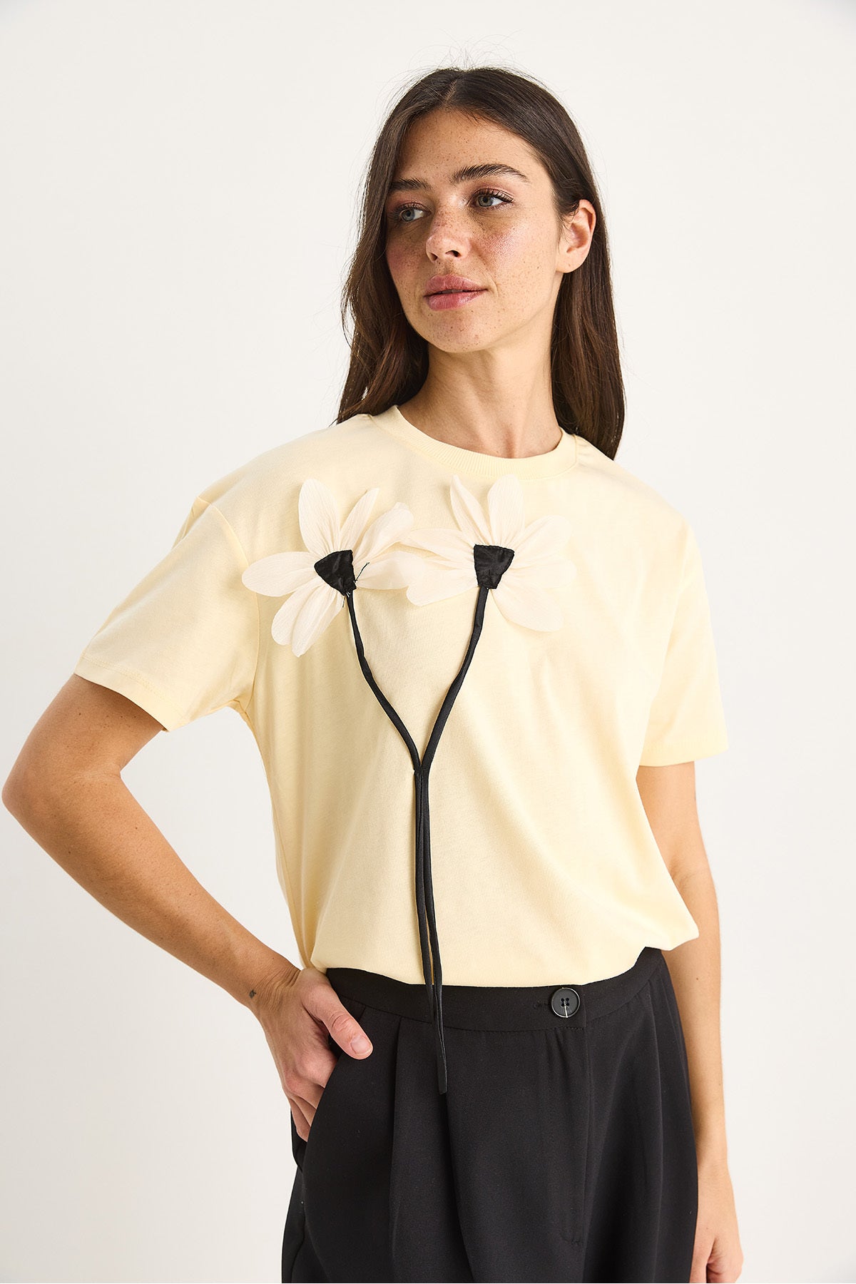 Women's Daisy Accessory Short Sleeve Cotton T-Shirt 60602039