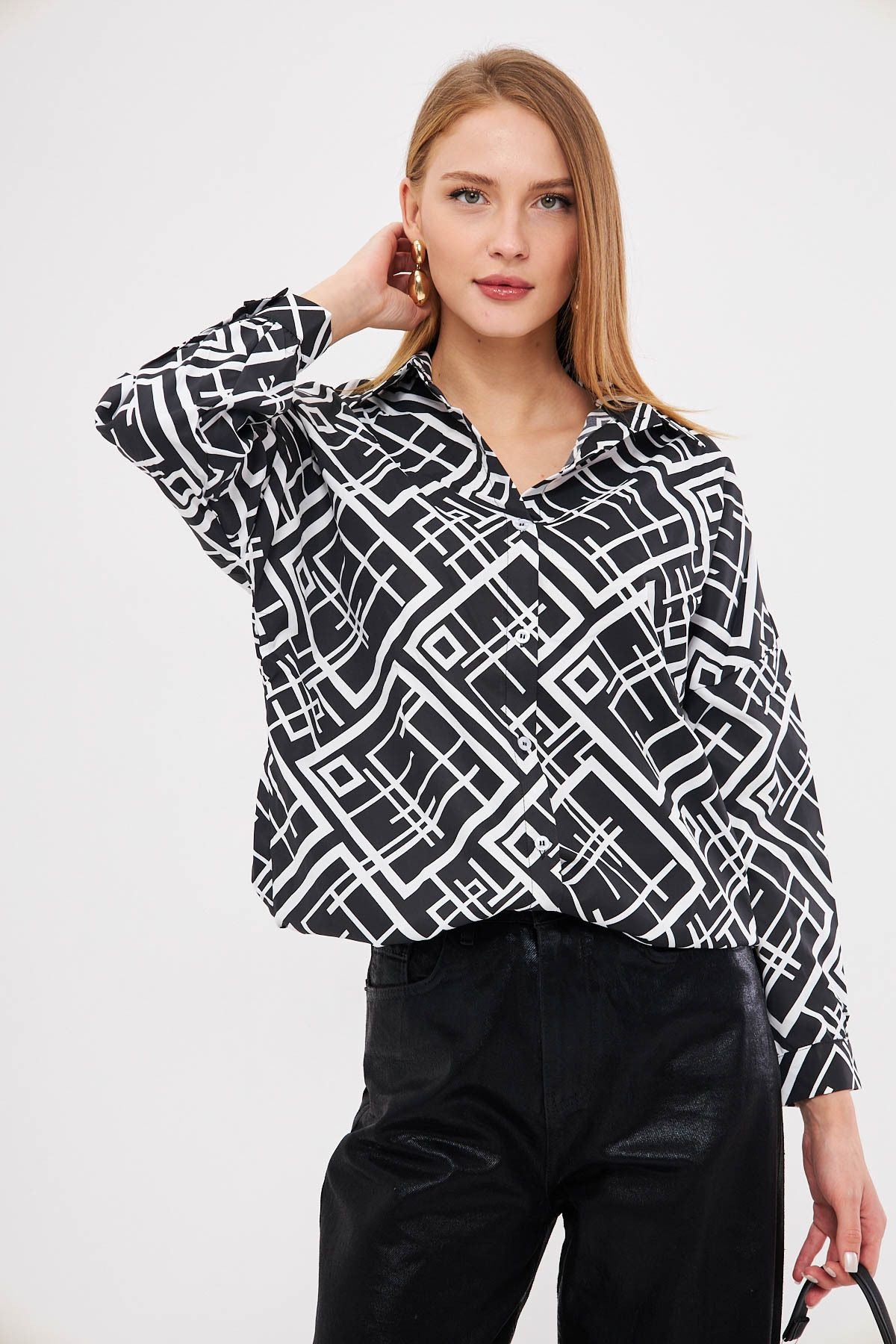 Woman Black Square Pattern Oversize Long Basic Shirt ARM-22Y001144