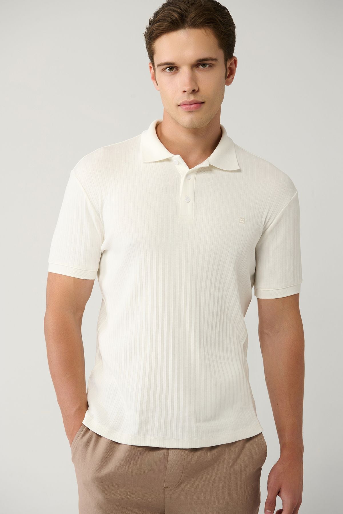 Men's white 100 %cotton 3 buttoned jacquari