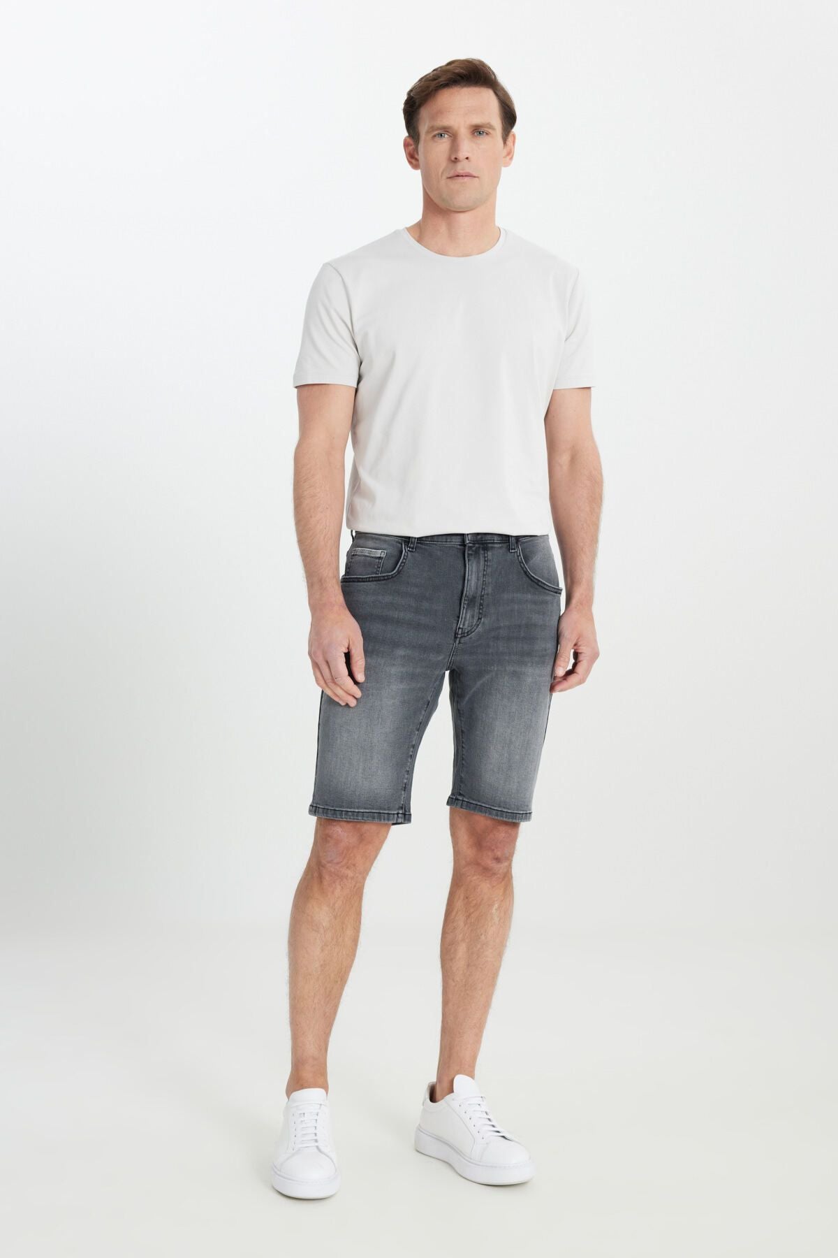 Men's gray slim fit narrow cut cotton flexible denim shorts