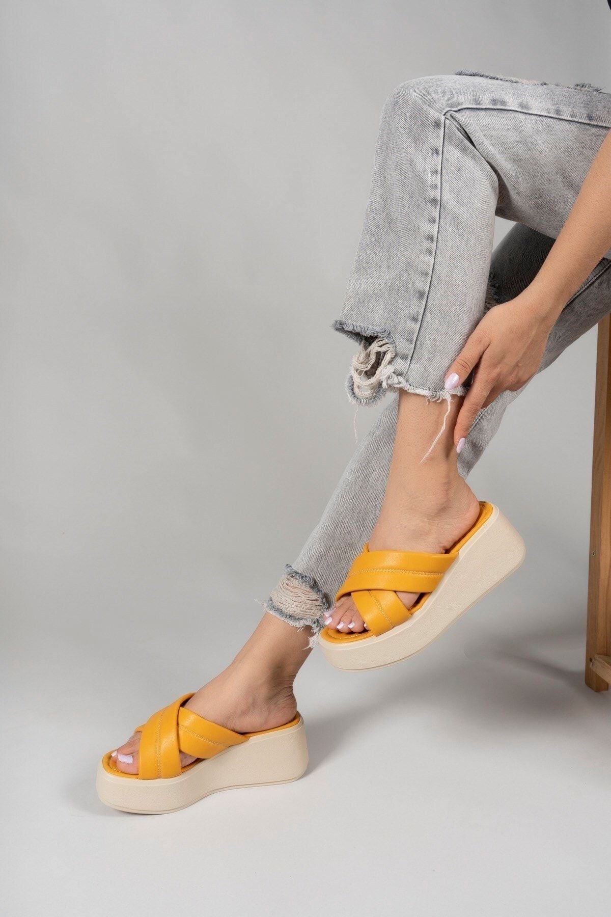 Mustard yellow woman high heeled slippers 00121808