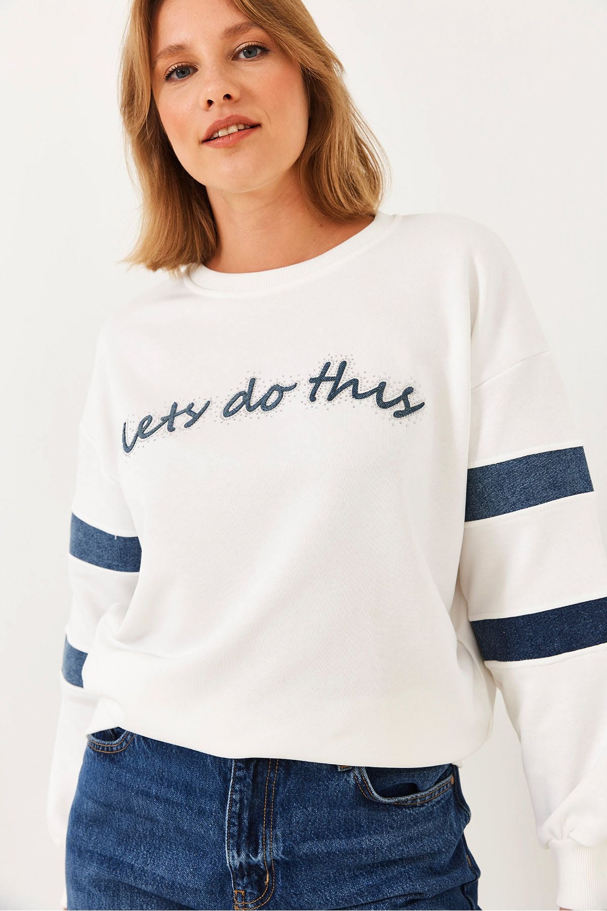 Female strip jeans detailed stone embroidered sweatshirt 60251842