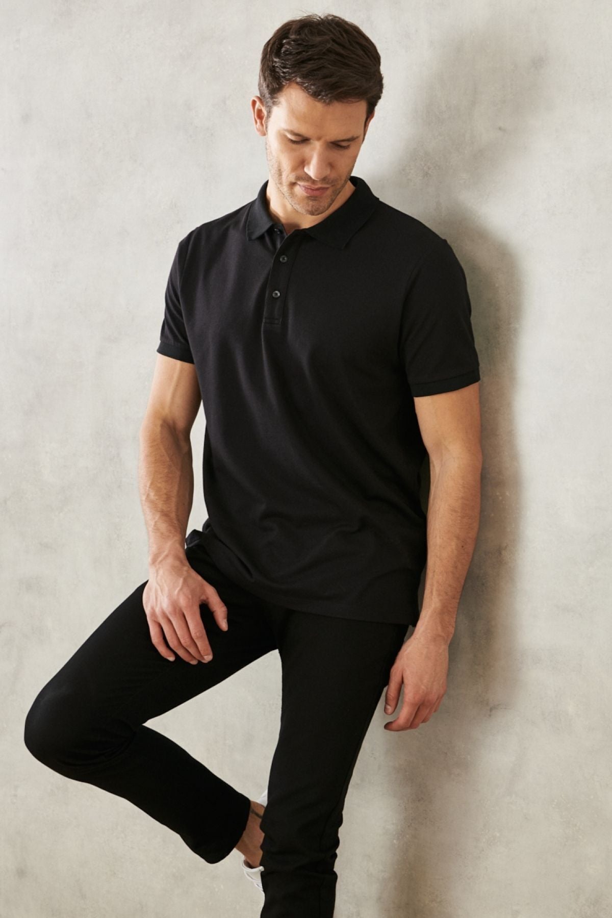 Men-Plugging Cotton Fabric Slim Fit Narrow Cutting Jet Black Curled Polo Yaka T-shirt