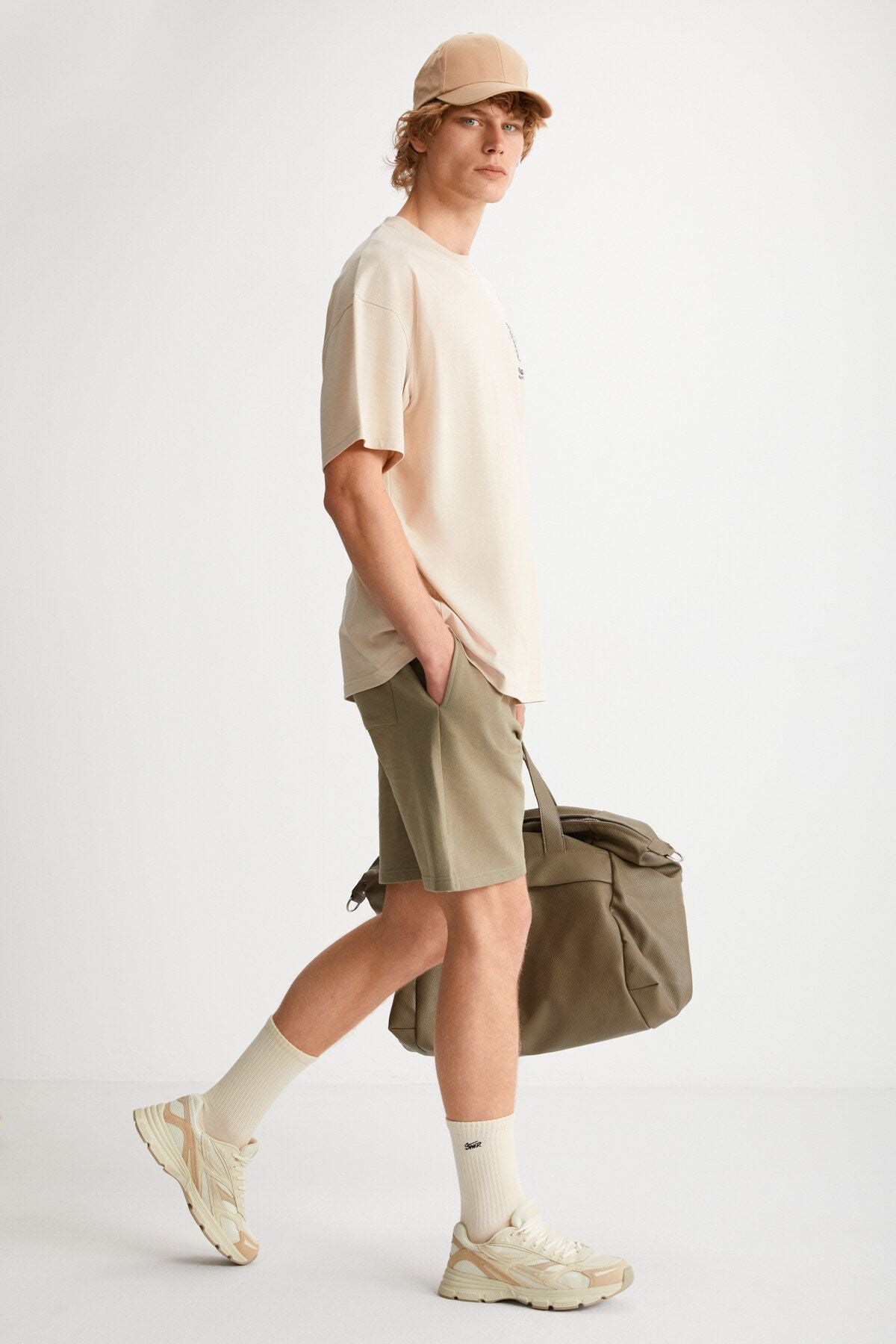 Uncertain Men's Comfort Fit Khaki Shorts & Bermuda