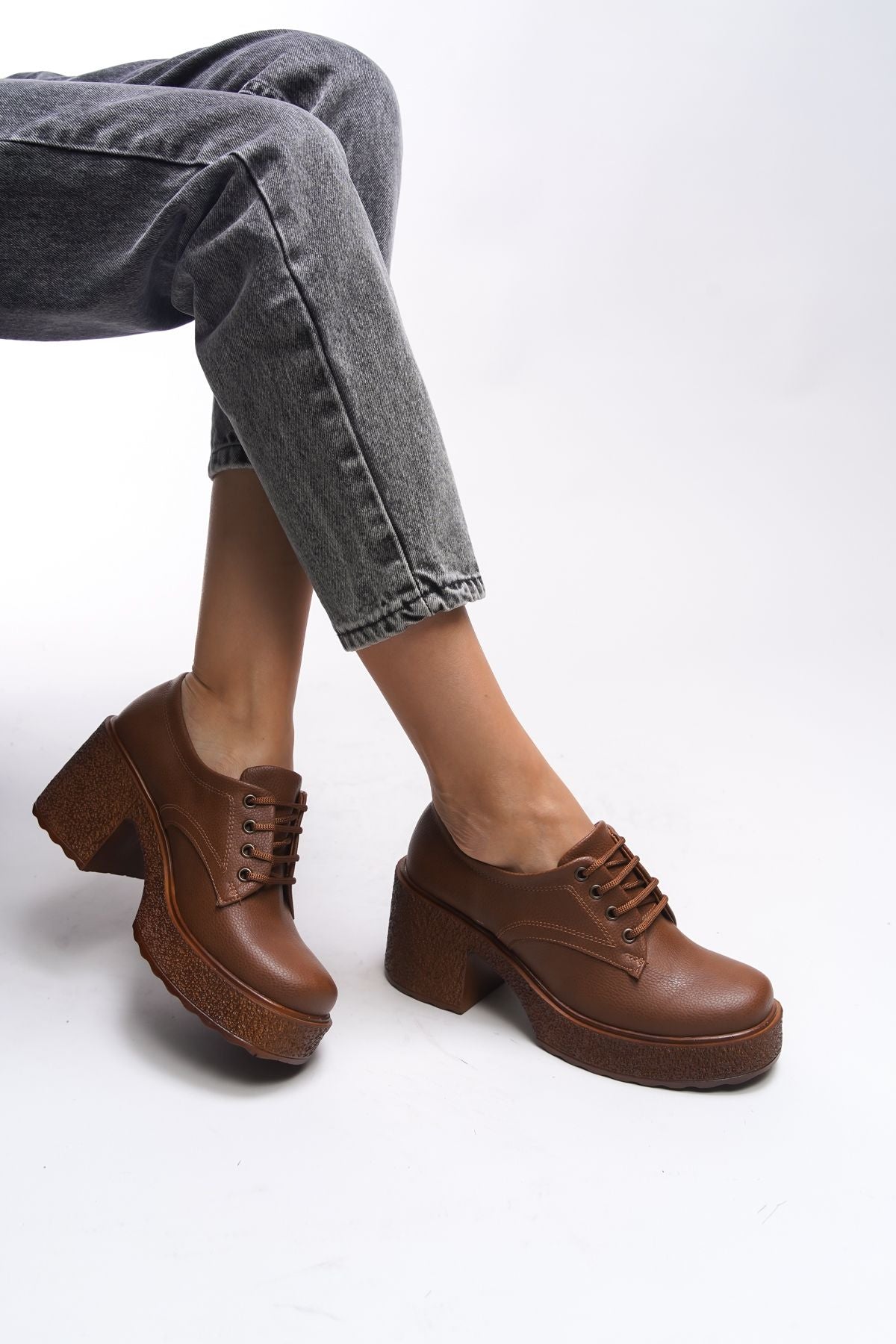 Thimdrarn Women Heels Lace Loafer 00121540 textured taba skin