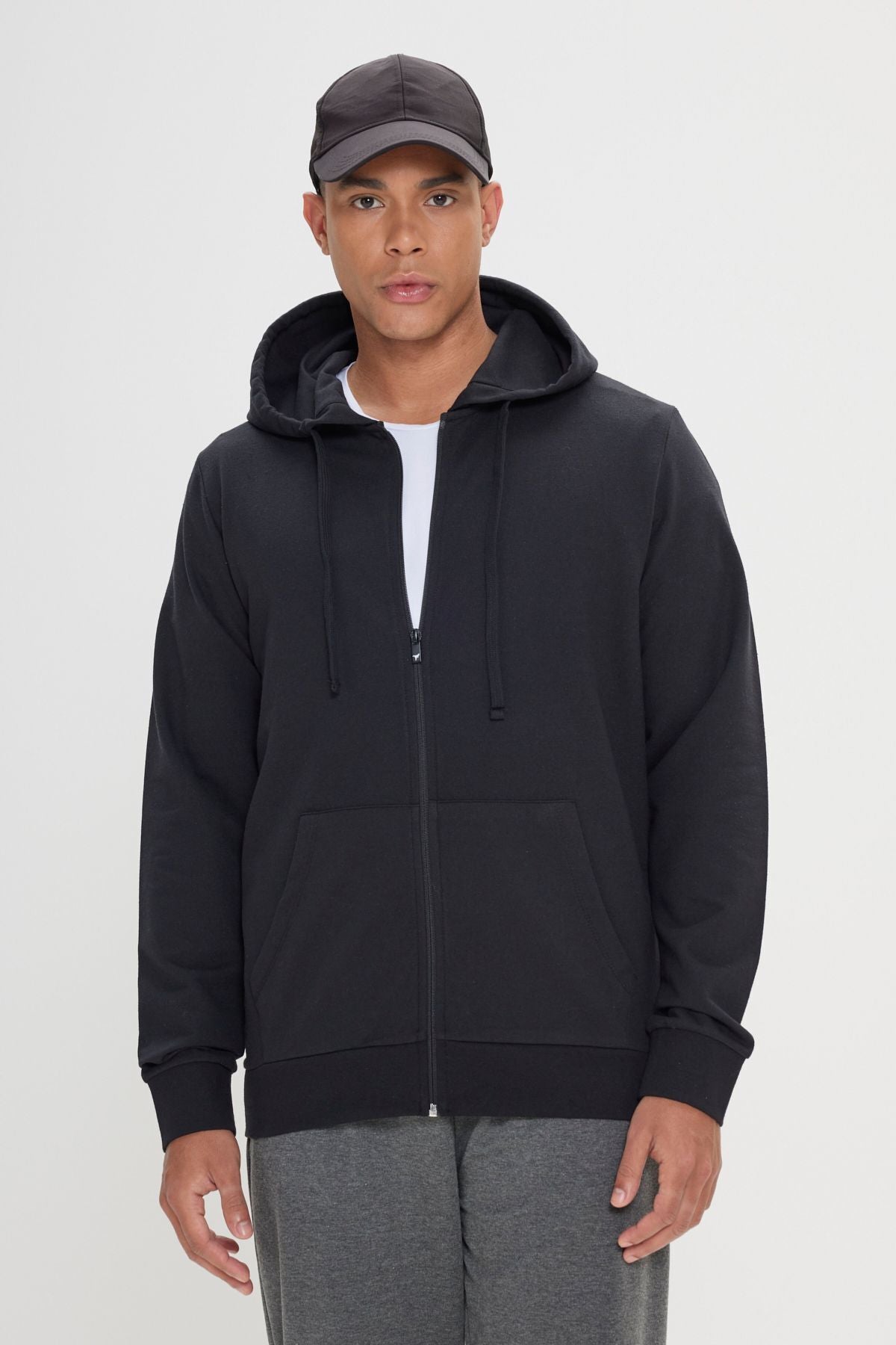 Men's Black Standard Fit Normal Cutting 2 IP Cotton Hoped Sweatshirt