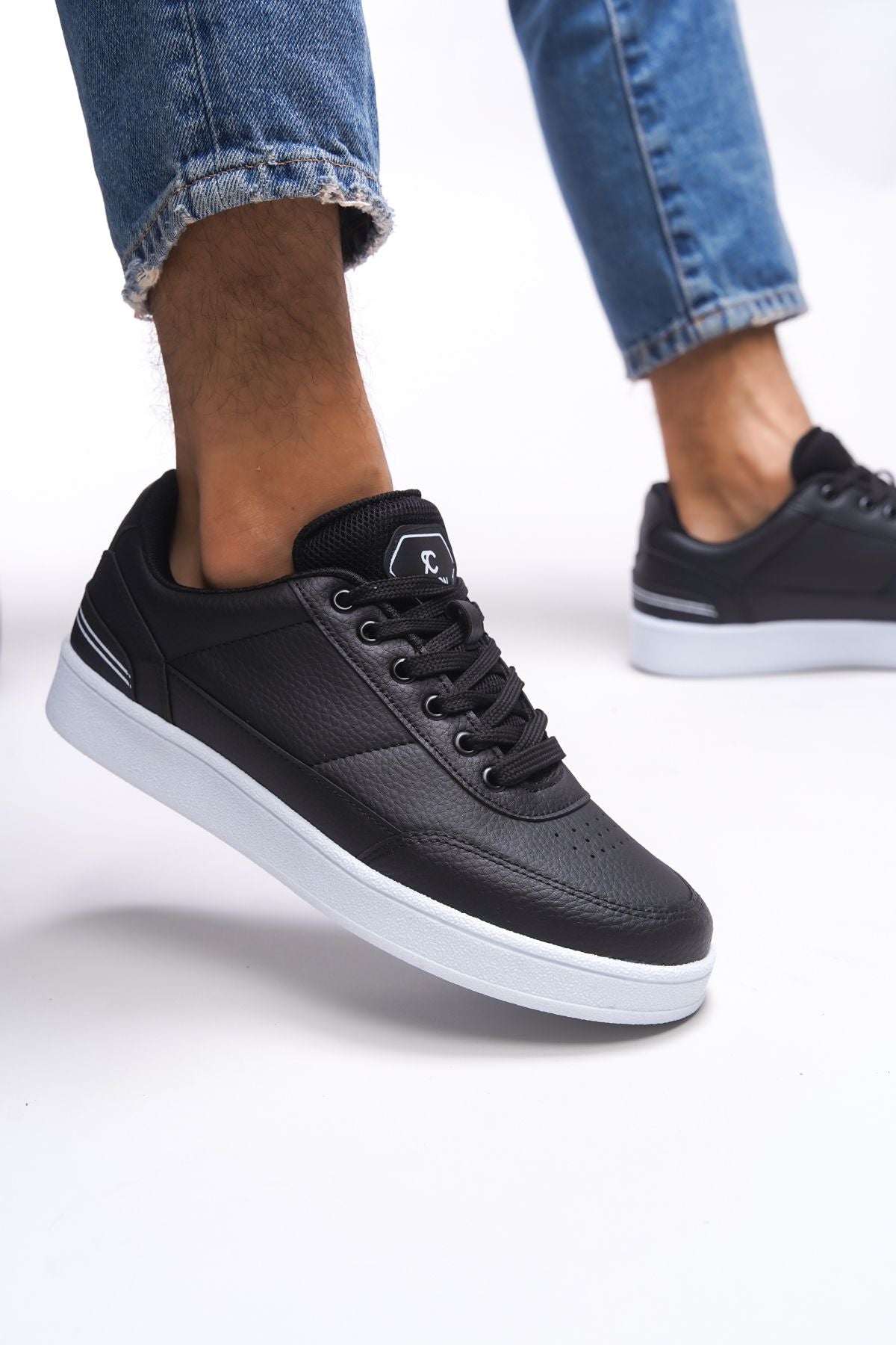 Ghiogluah Unicaker Sneaker